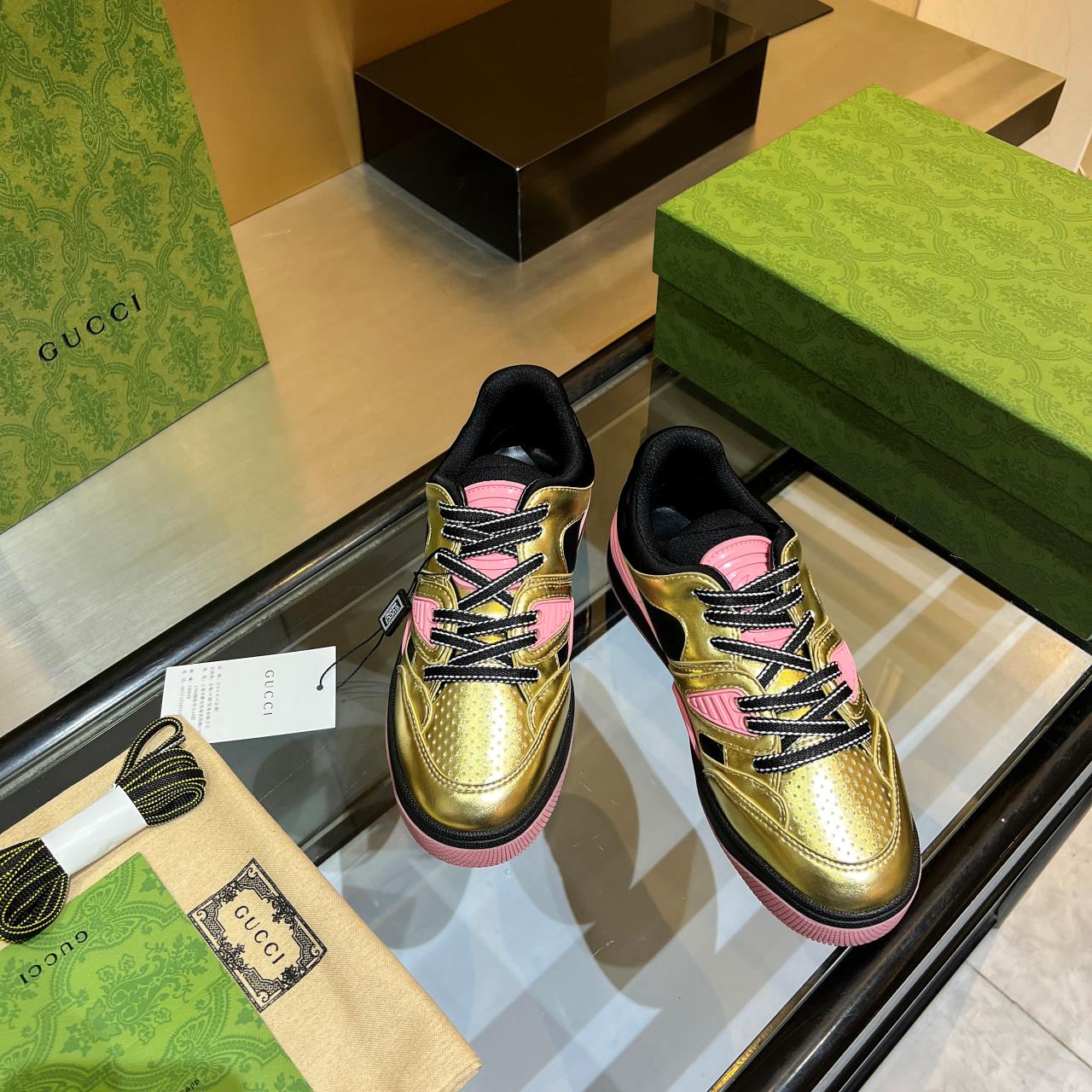 Gucci Low-Top Sneakers Gold/Pink