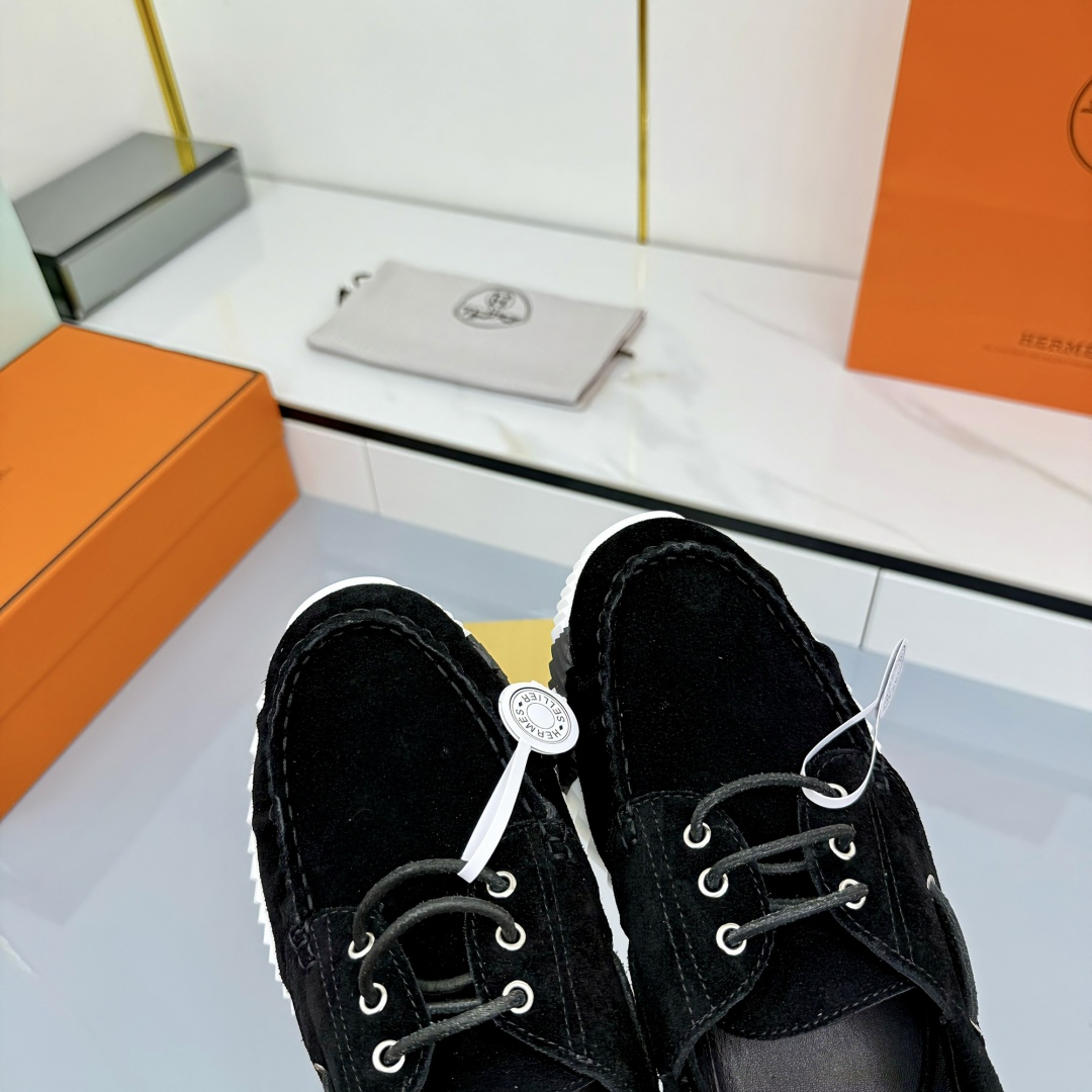 Hermes Loosneaker Leather Sneaker Black