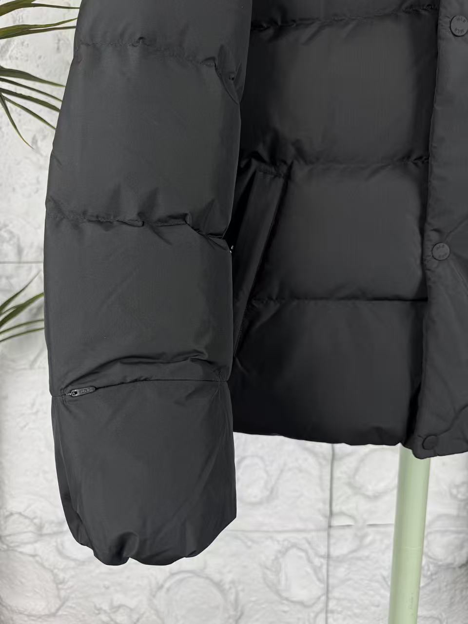 MLB NY Embroidered Down Puffer Black