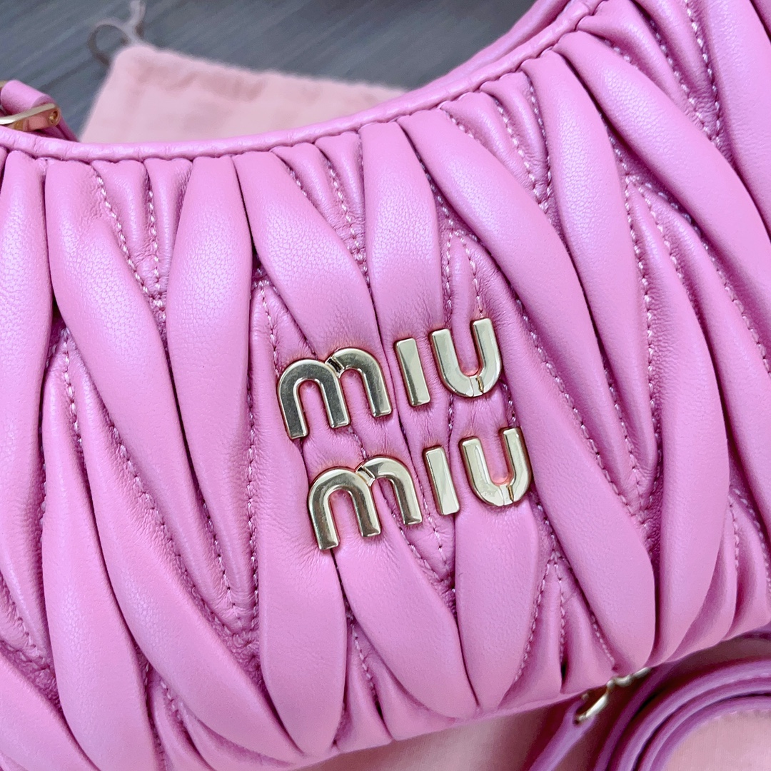 Miu Miu Miu Wander Matelasse Bag Pink