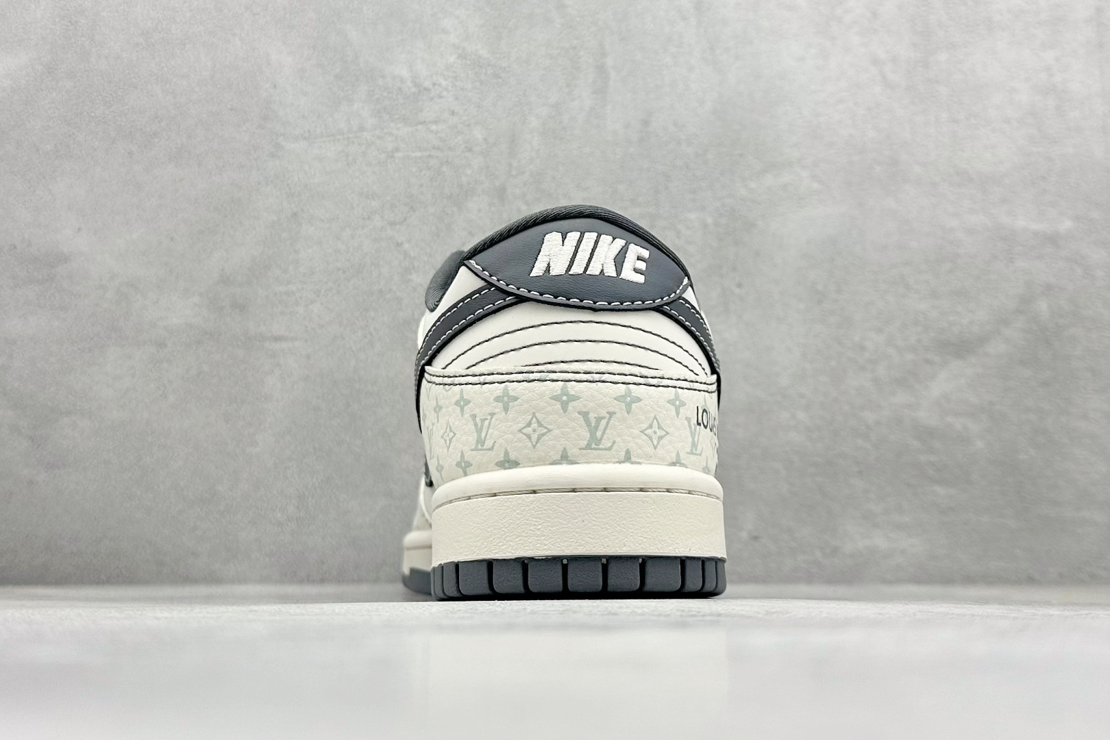 Nike SB Dunk LV Low Grey