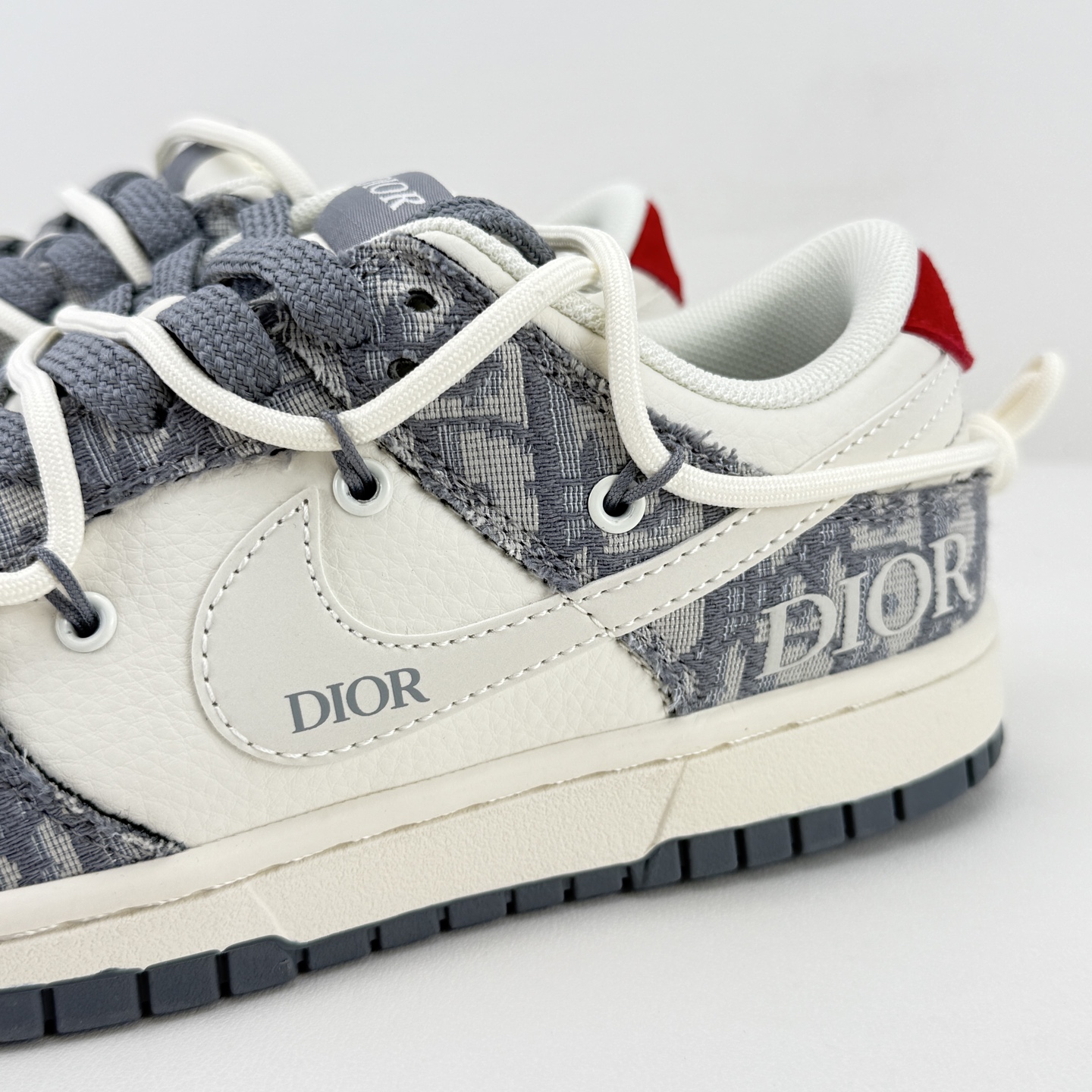 Nike SB Dunk Low Grey White