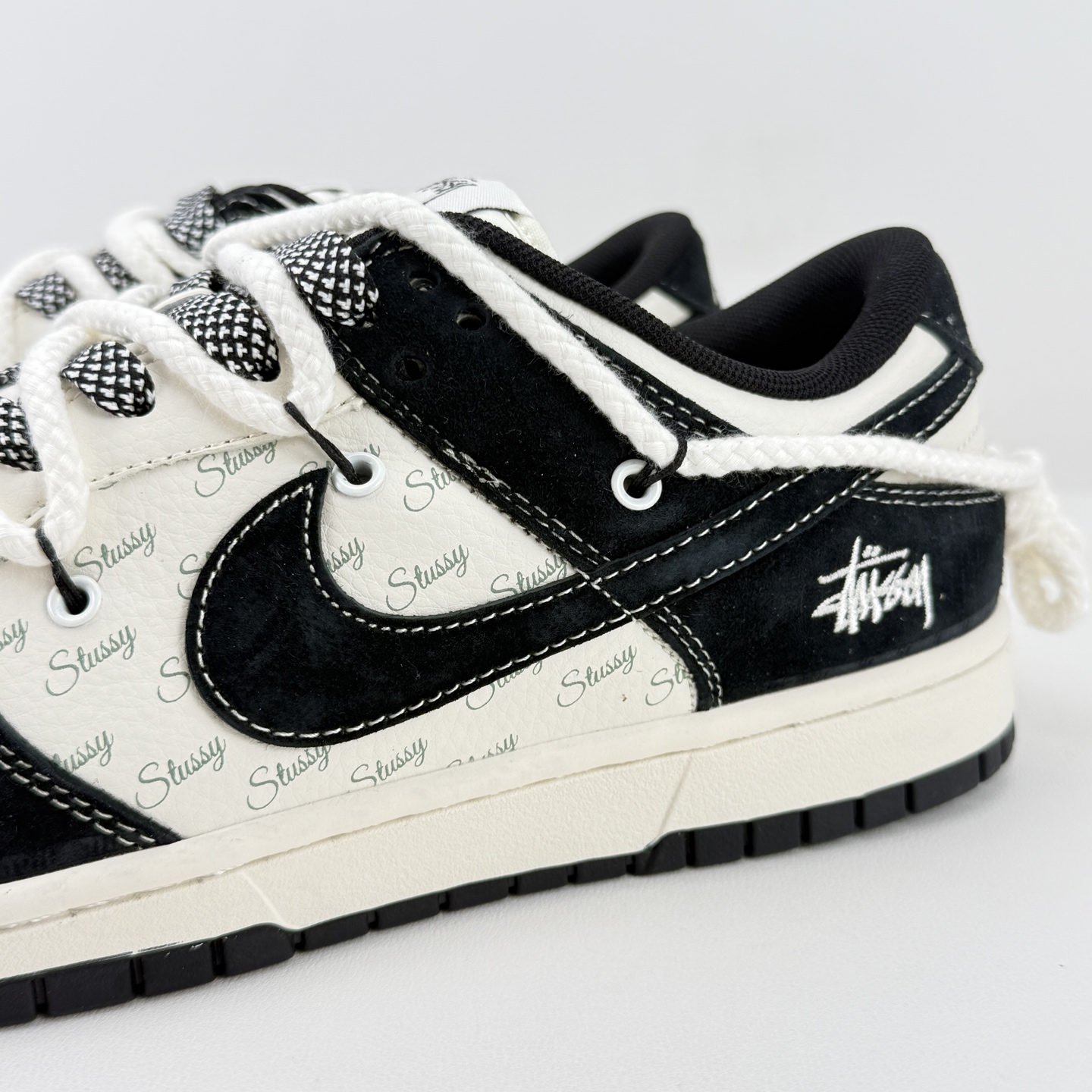Nike SB Dunk Low Black White
