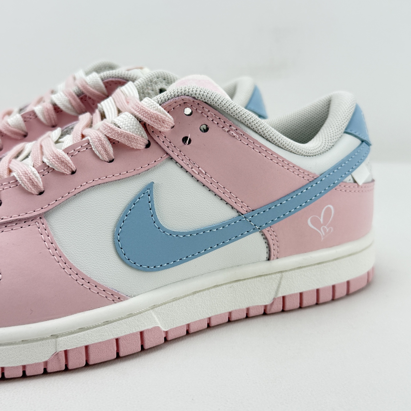 Nike SB Dunk Low Pink Blue