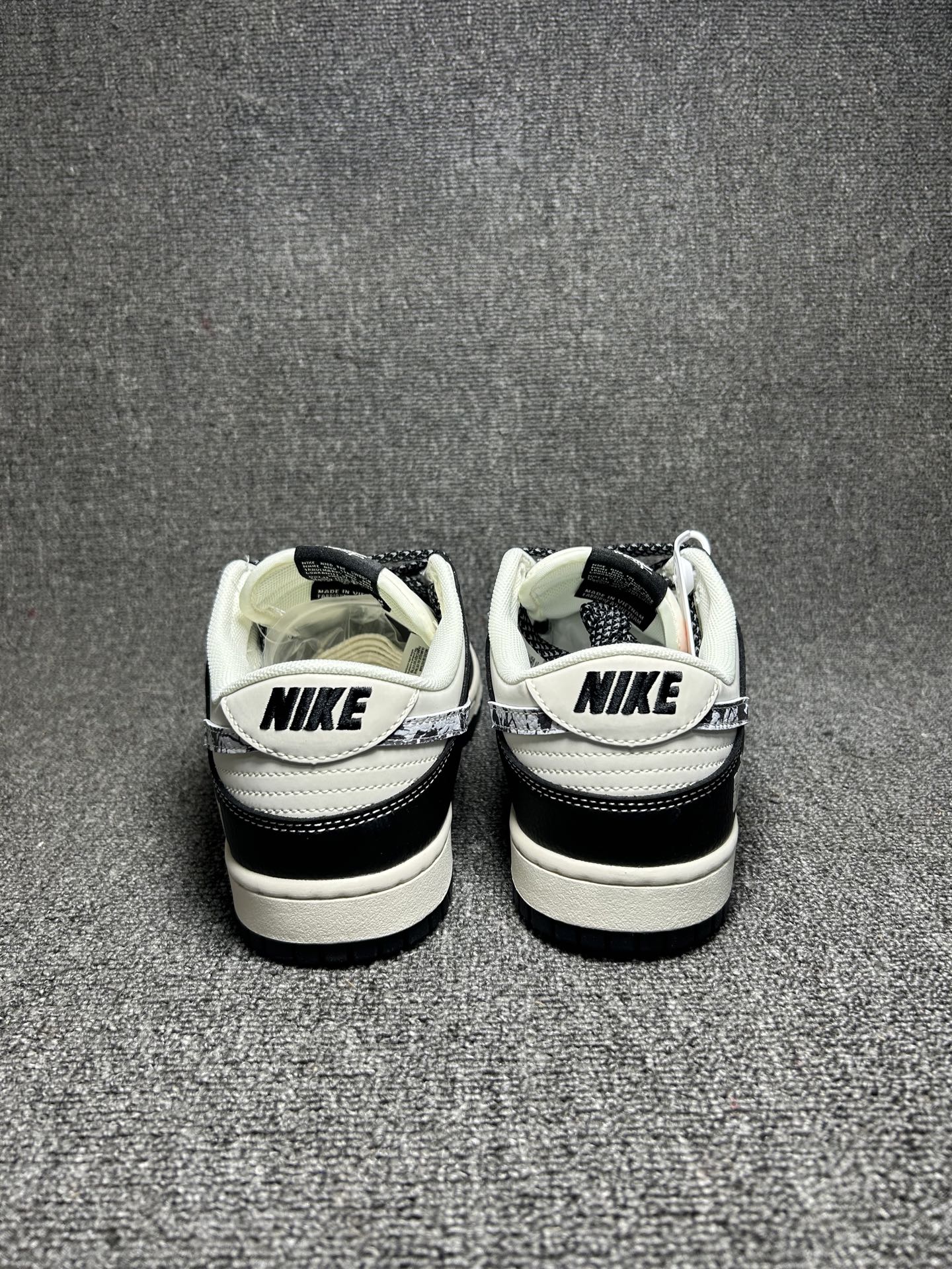 Nike SB Dunk Low Black White