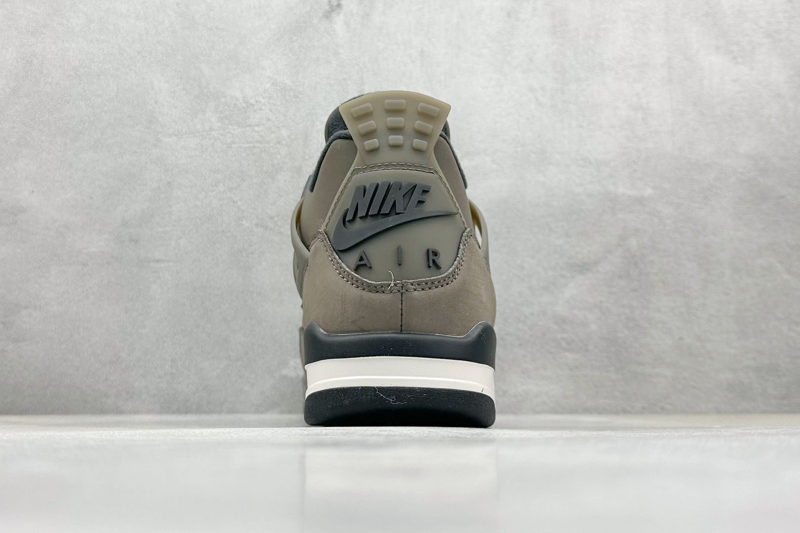 Jordan Air Jordan 4 Retro Mocha Taupe/Black
