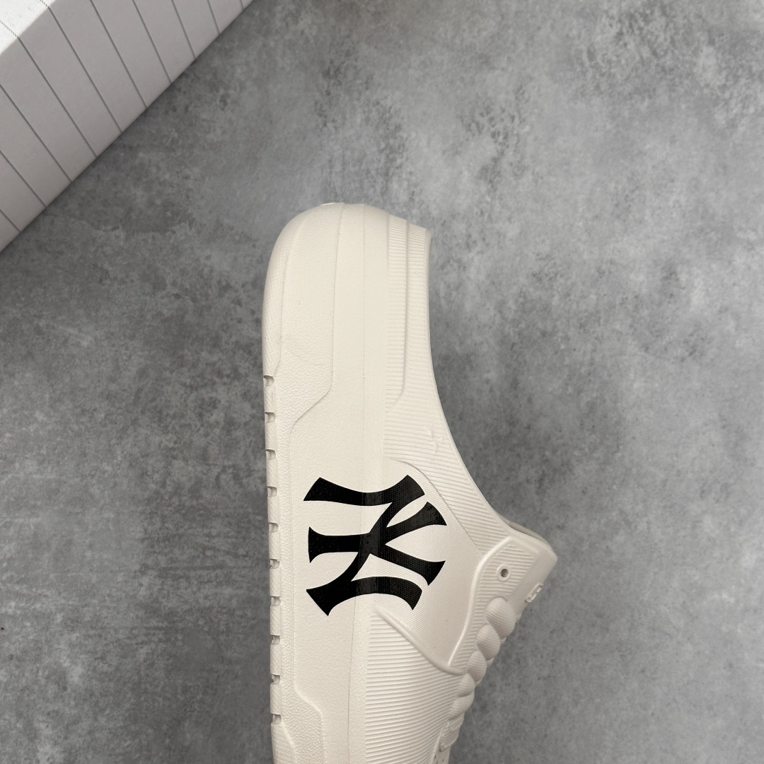 MLB NY Yankees Chunky Mule Slides White