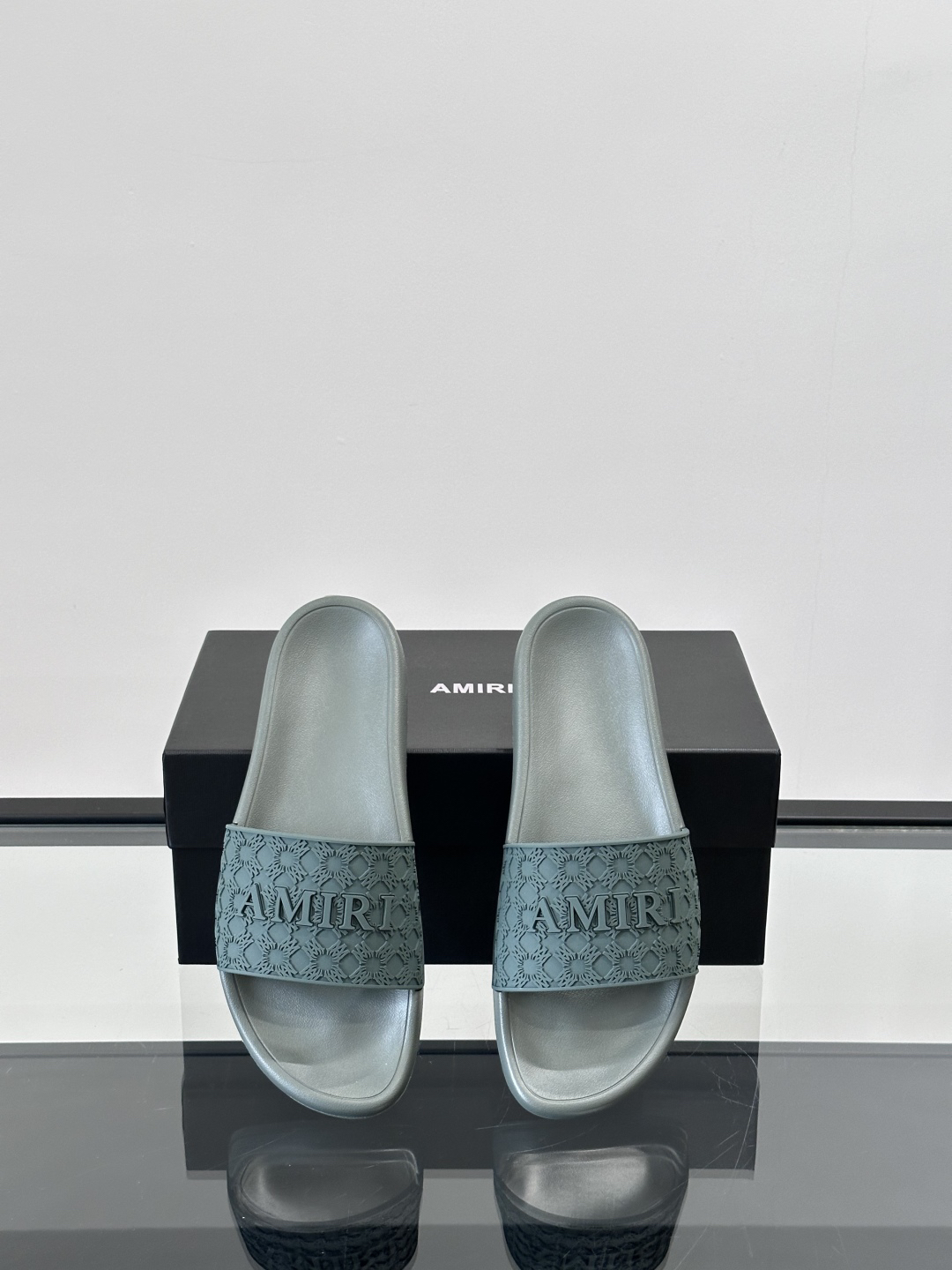 Amiri Embossed Logo Slides Green