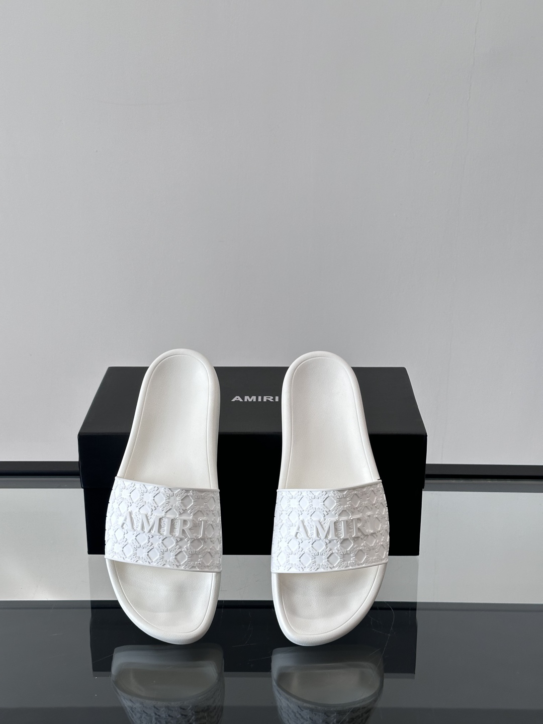Amiri Embossed Logo Slide Sandals White