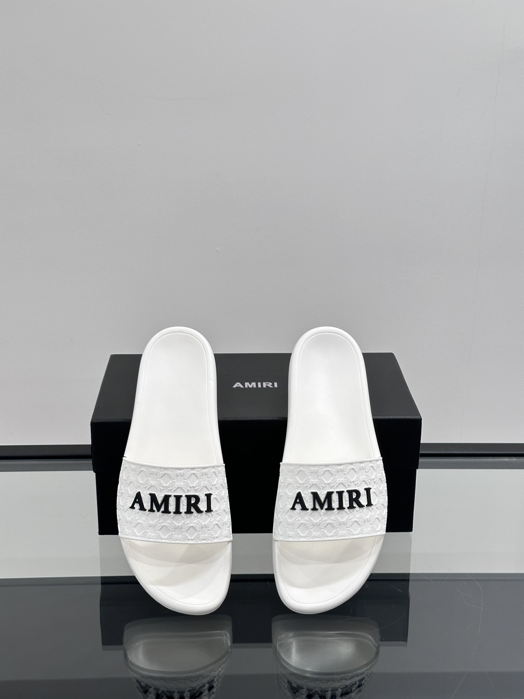 Amiri Embossed Logo Slides White