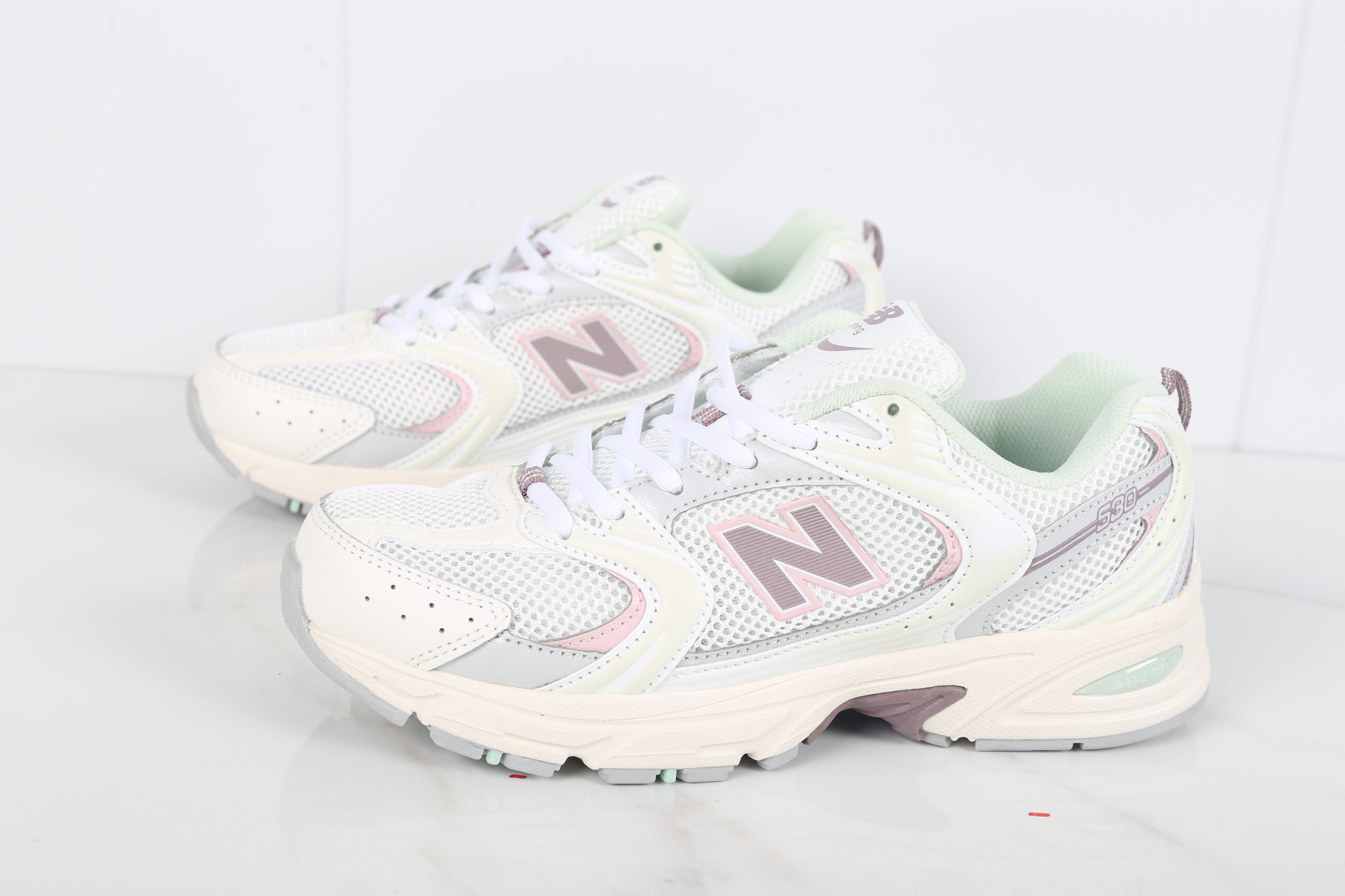 New Balance MR530 Retro Sneakers White/Pink