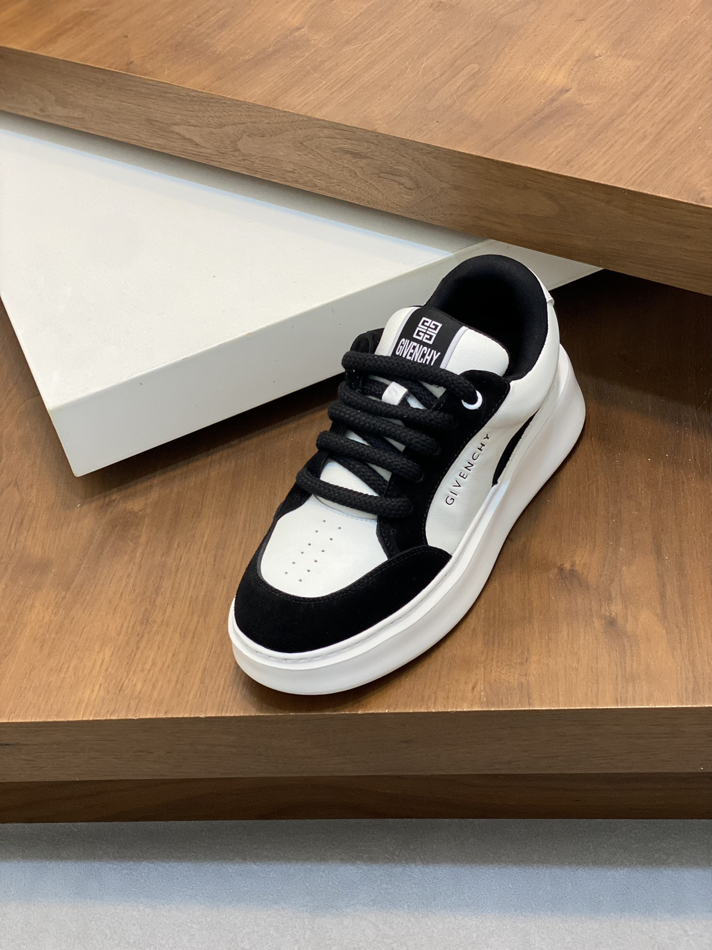 Givenchy Calfskin Low-Top Sneakers Black/White