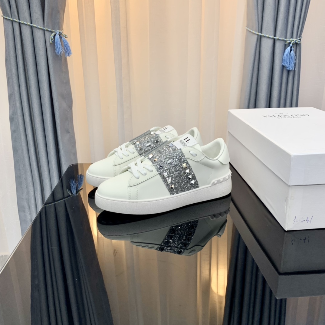 Valentino Rockstud Sneakers White