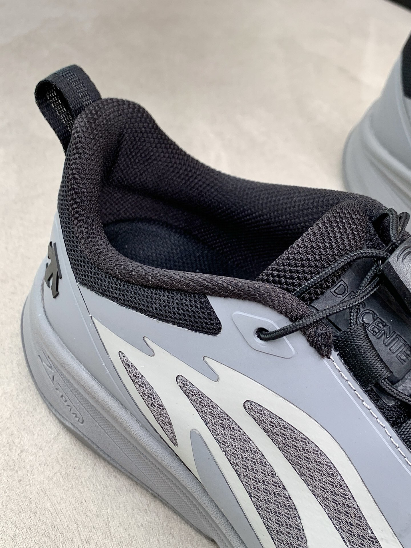 Descente LAVITATE Cushion Run Shoes Grey