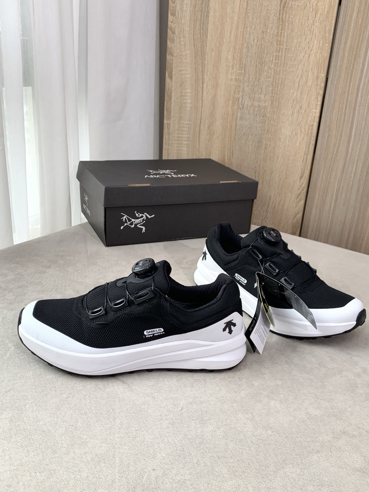 Descente Dualis G BOA Trail Runners Black/White