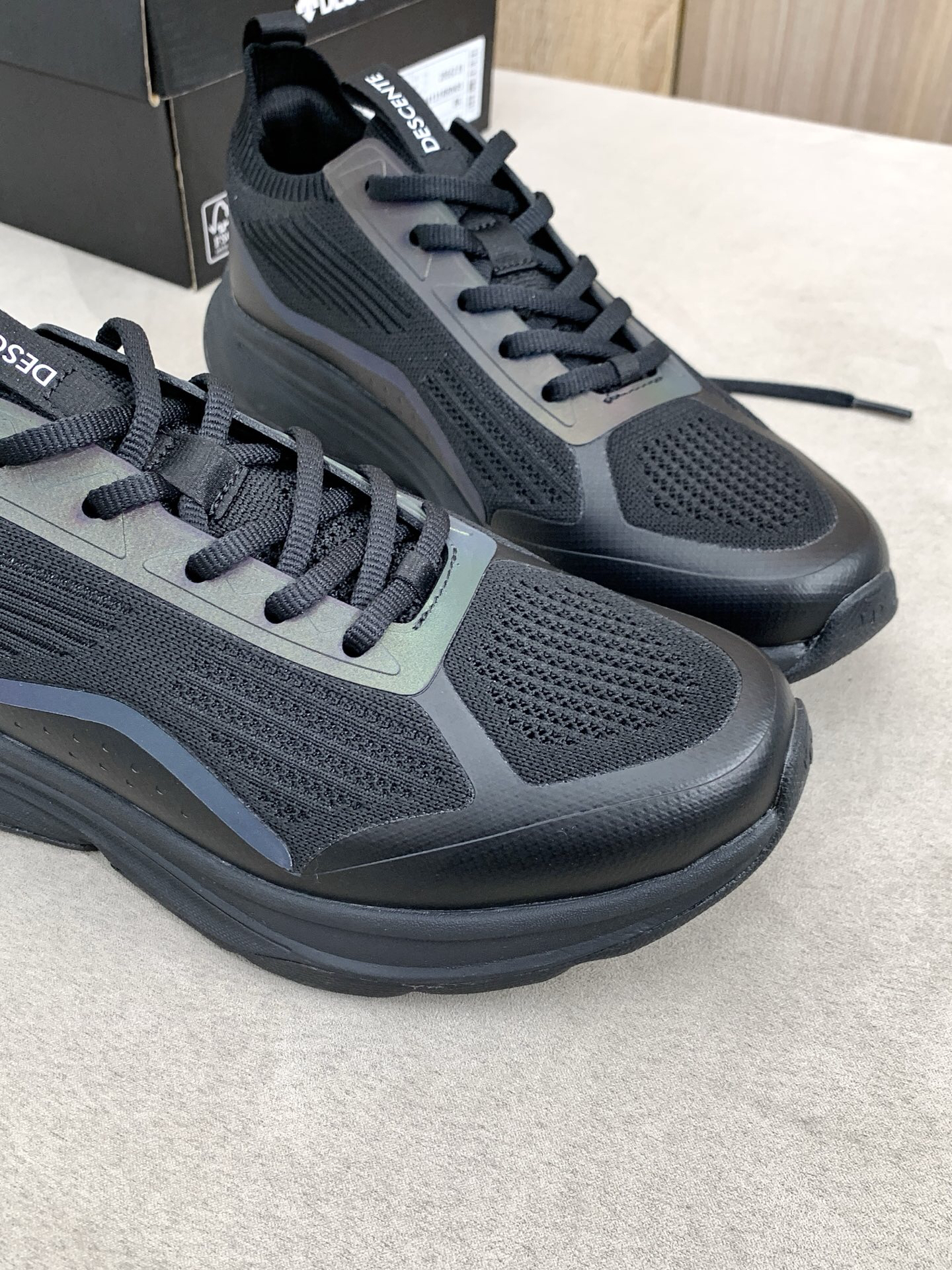 Descente Lavitate II Knit Sneakers Black