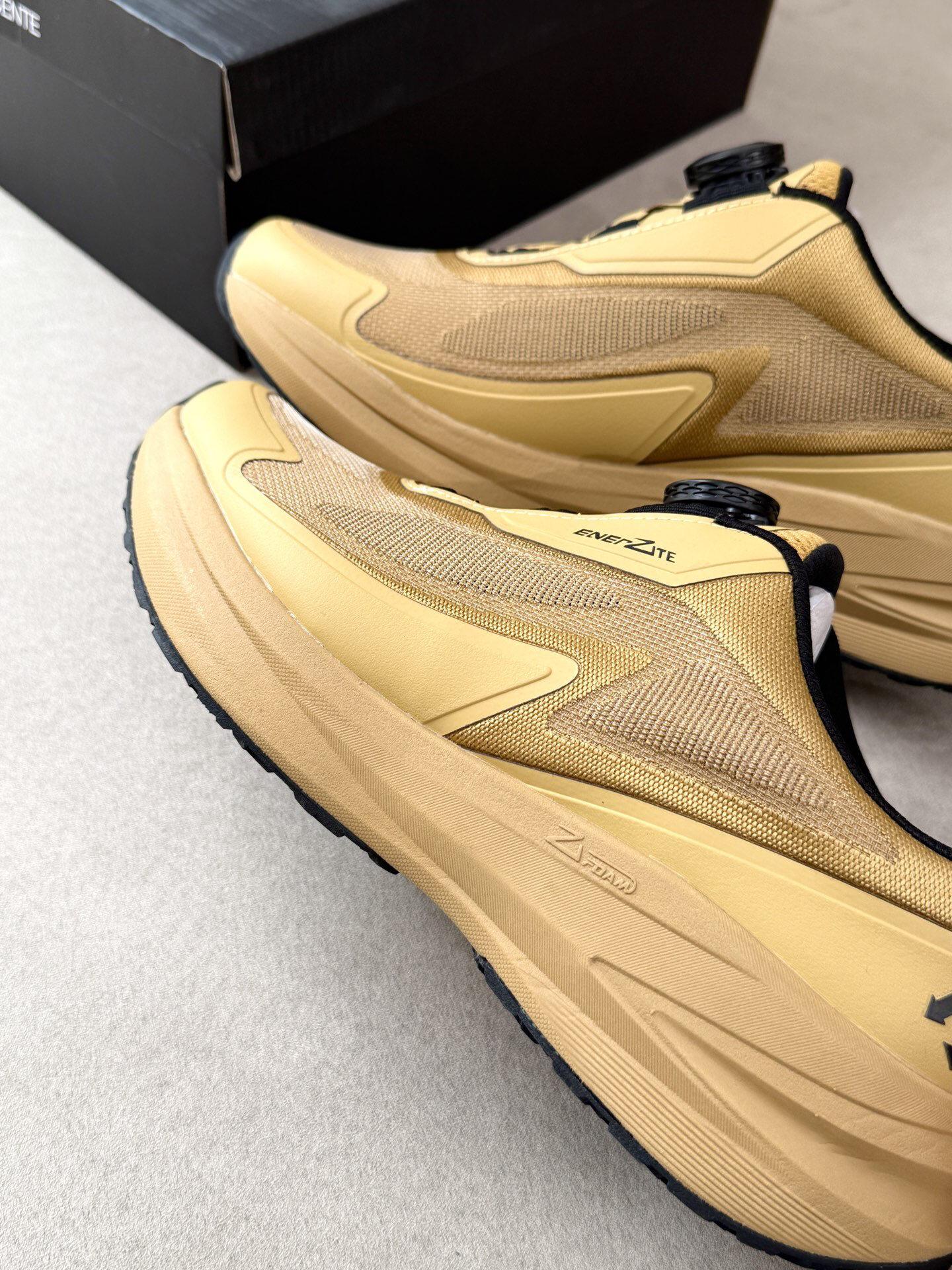 Descente BOA Dial Casual Sneakers Khaki