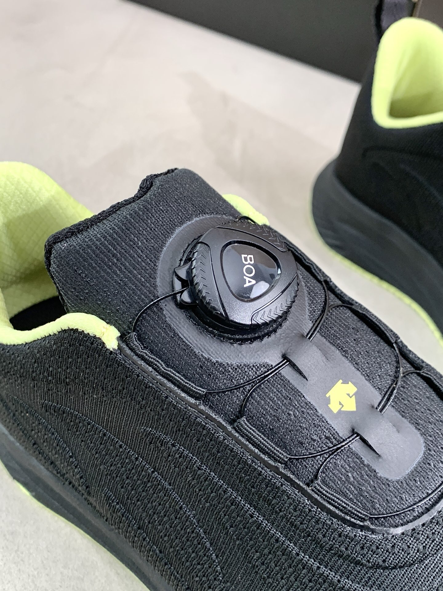 Descente BOA Training Sneakers Black/Neon
