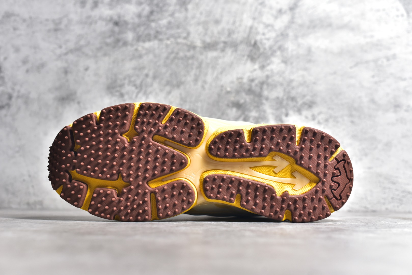 Off-White Retro Low Sneakers Yellow