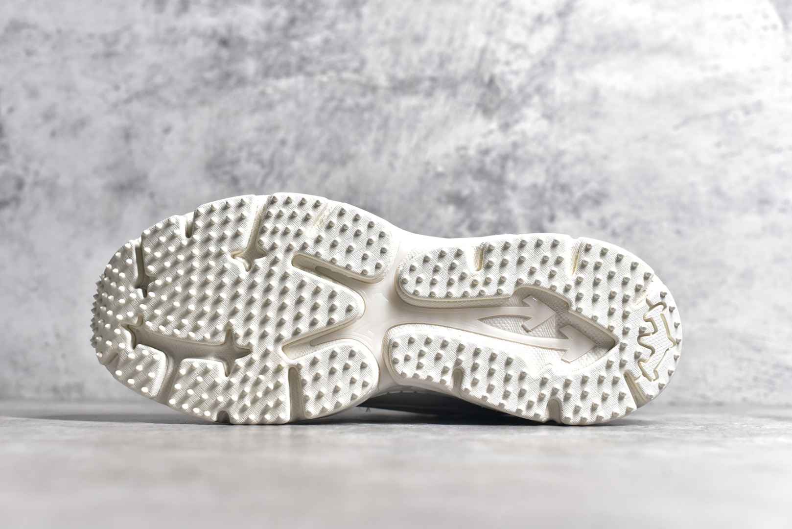 Off-White Low-Top Retro Runner Sneakers White