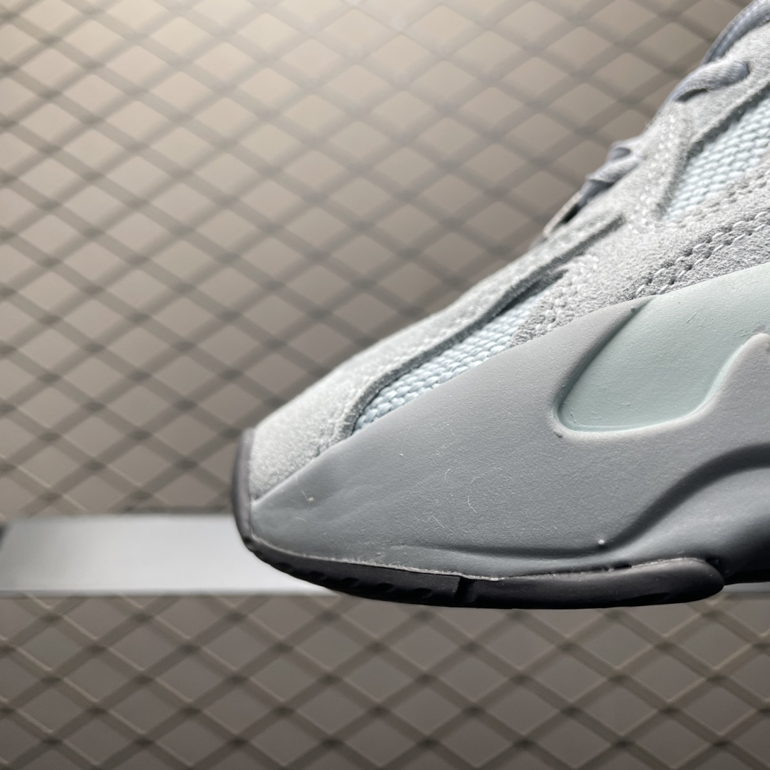 Adidas Yeezy 700 V2 Sneaker Gray