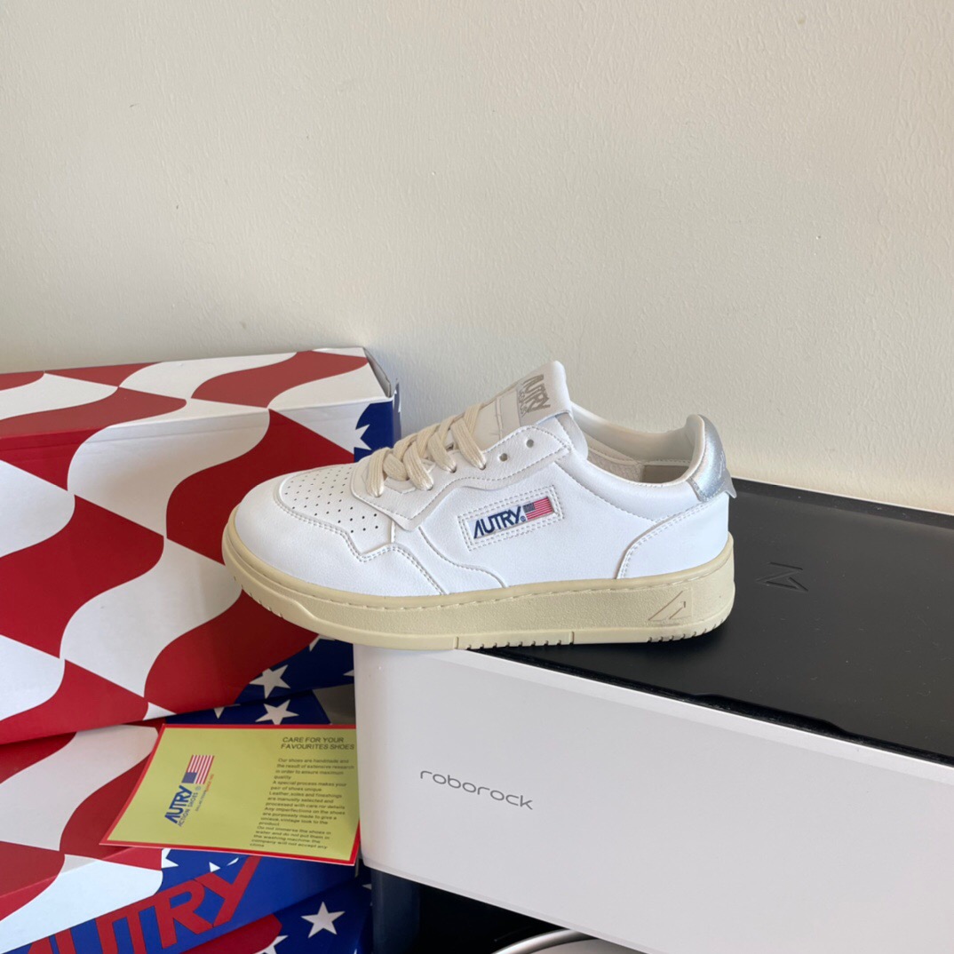 Autry Leather Court Sneakers White