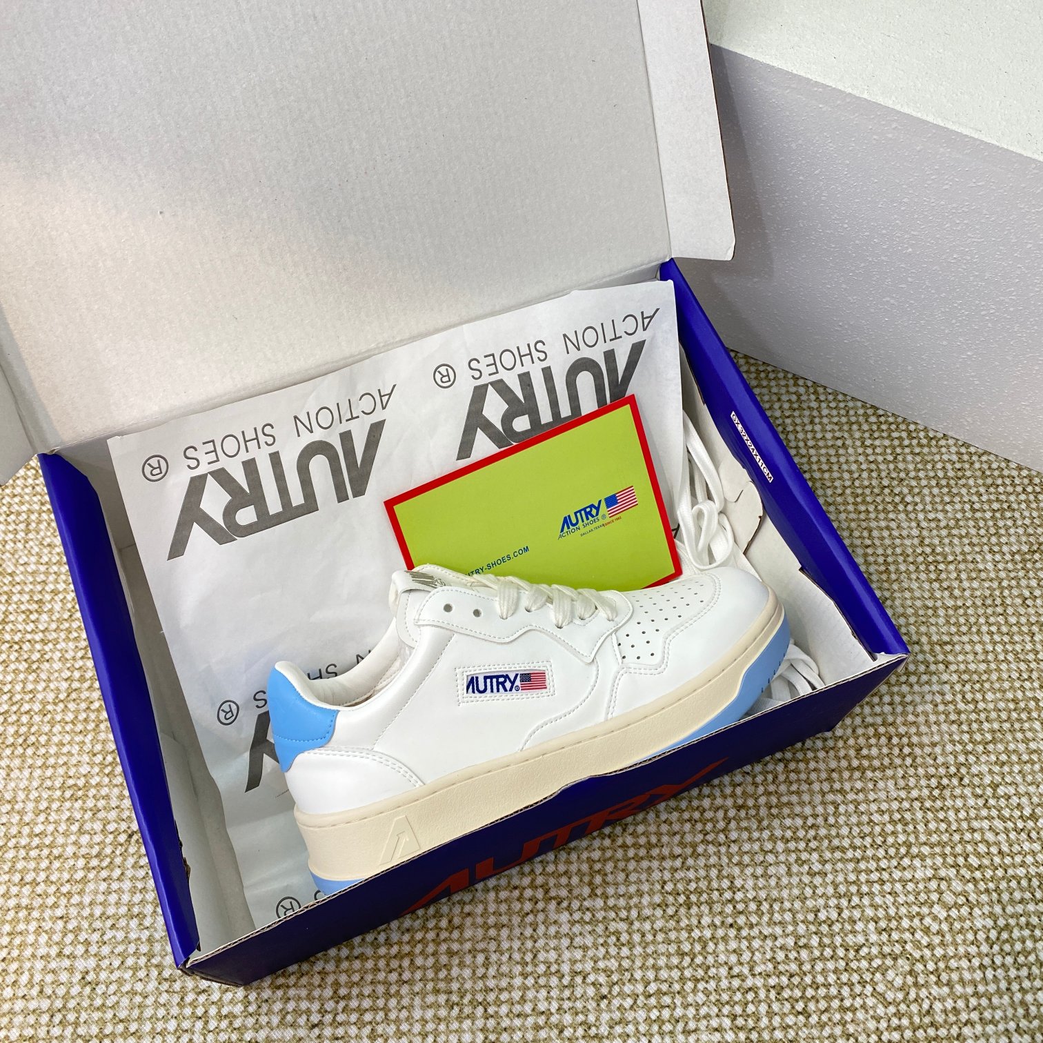 Autry Medalist Leather Sneakers White/Blue