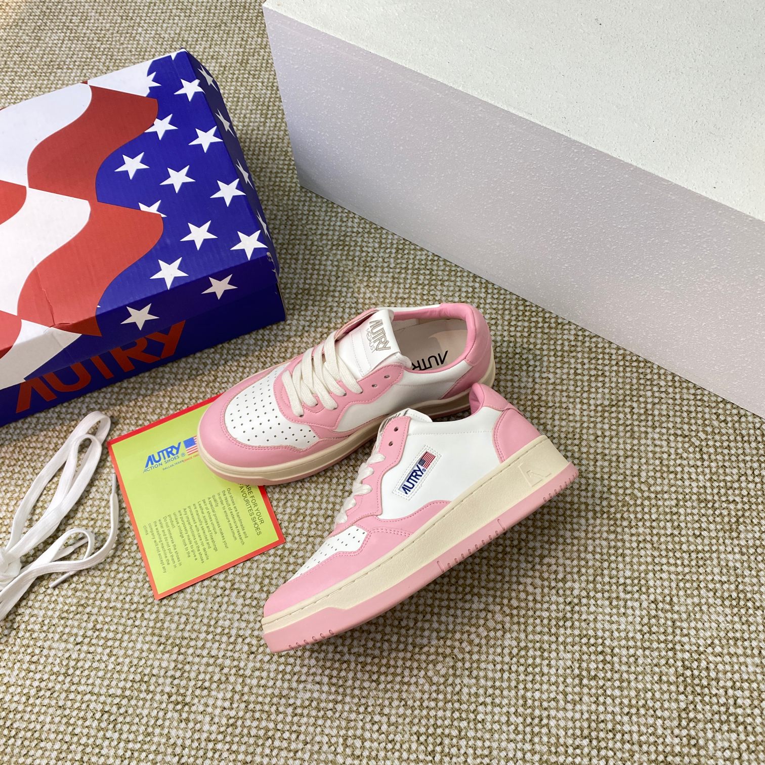 Autry Medalist Leather Sneakers Pink