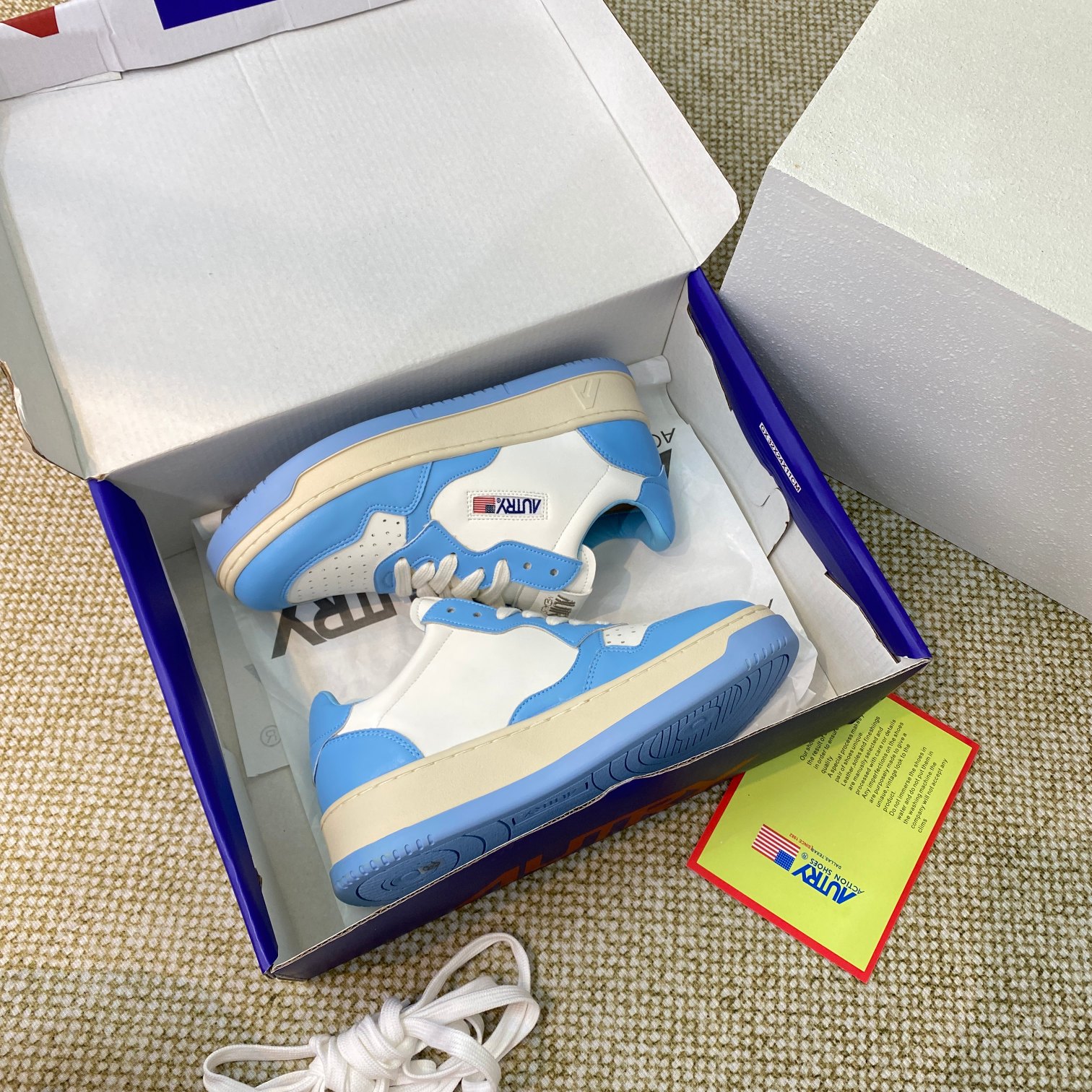 Autry Leather Court Sneakers Blue/White