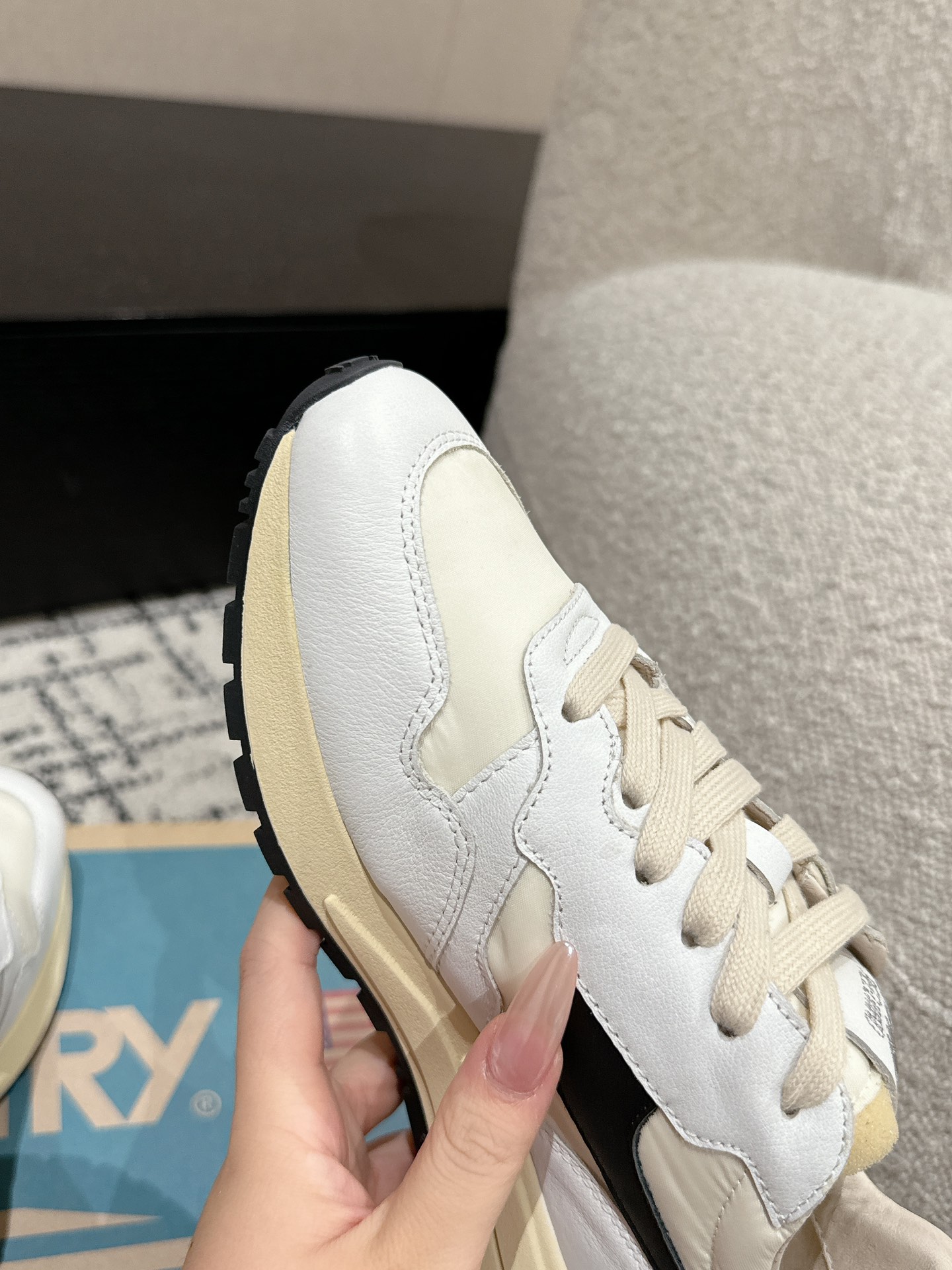 Autry Rewind Retro Runner Sneakers White/Black