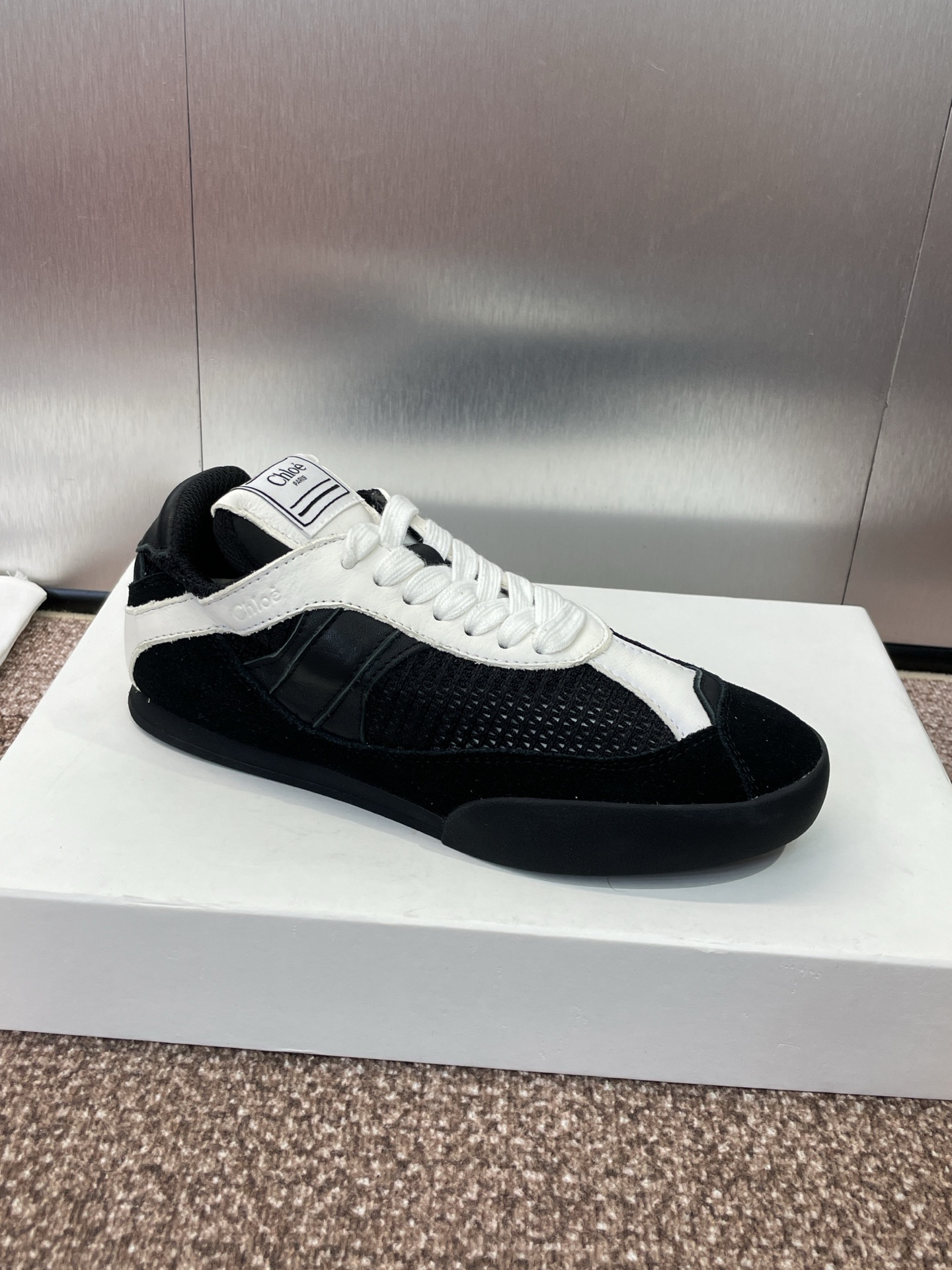 Chloe Low-Top Runner Sneakers Black/White