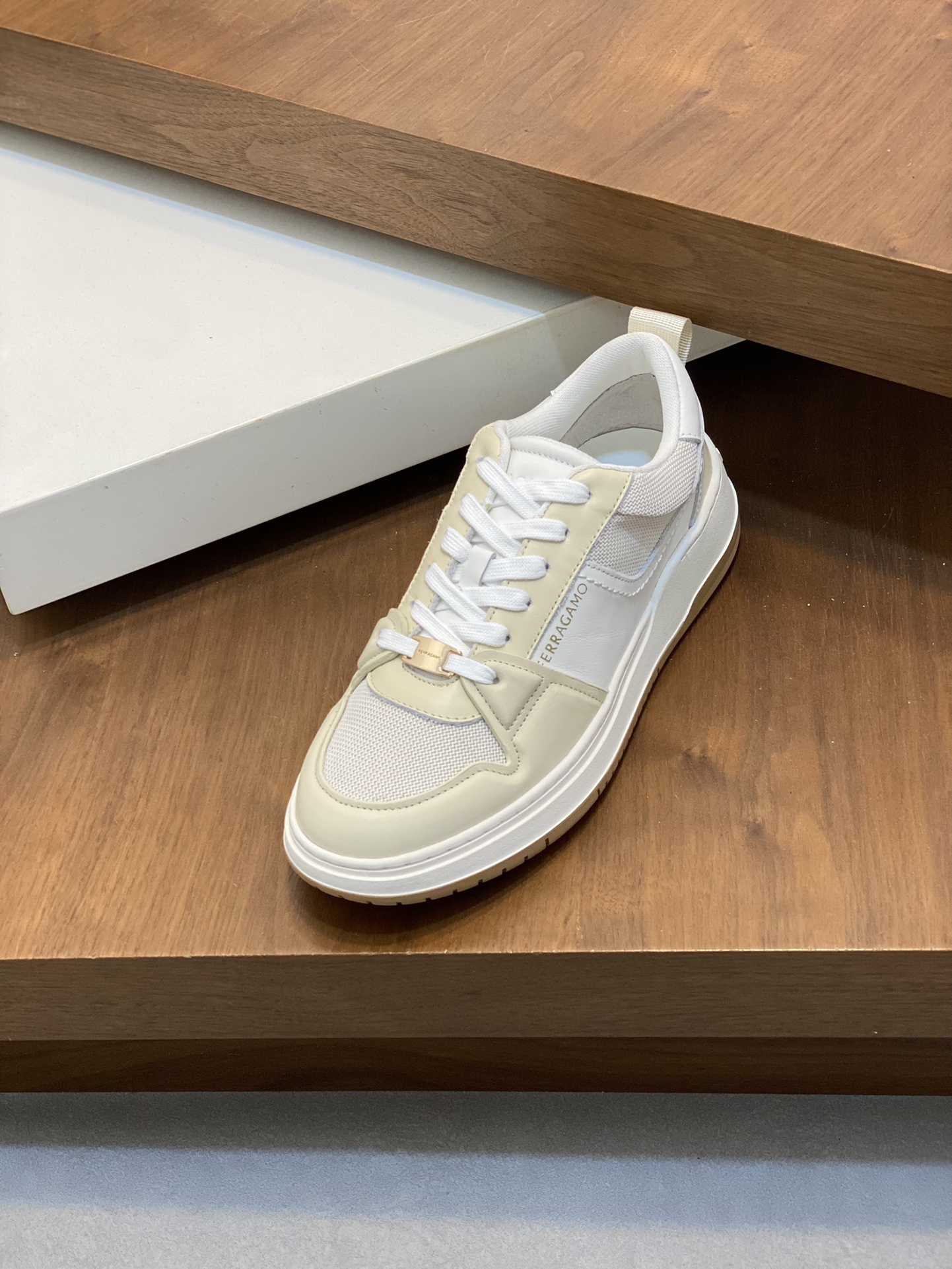 Ferragamo Nappa Leather Low-Top Sneakers White/Beige