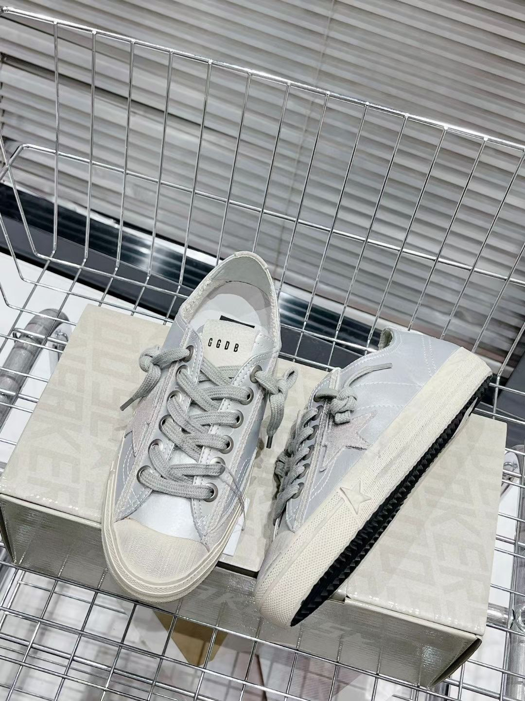 Golden Goose V-Star2 Sneaker Silver