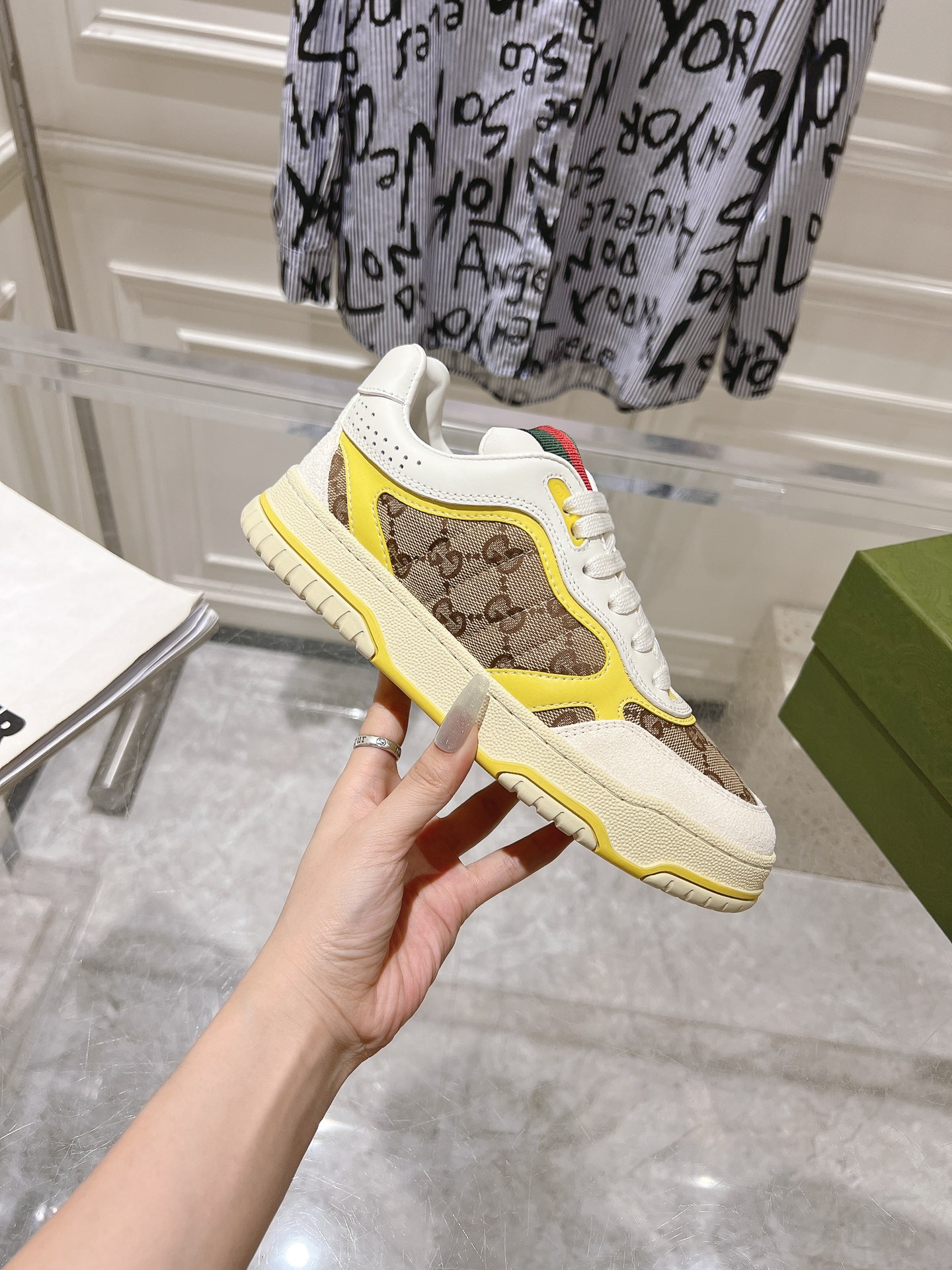 Gucci Retro Distressed Low-Top Sneakers Multi-Color