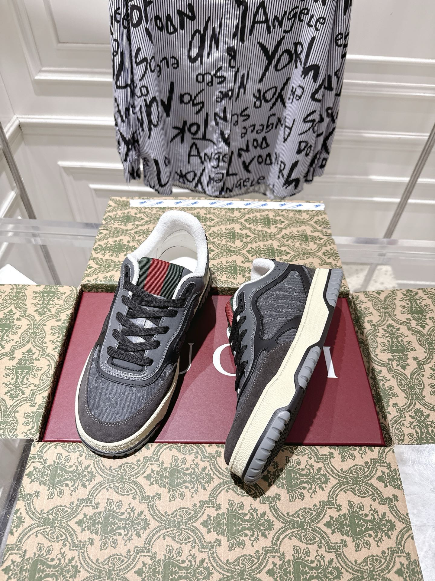 Gucci Vintage Distressed Low-Top Sneakers Grey