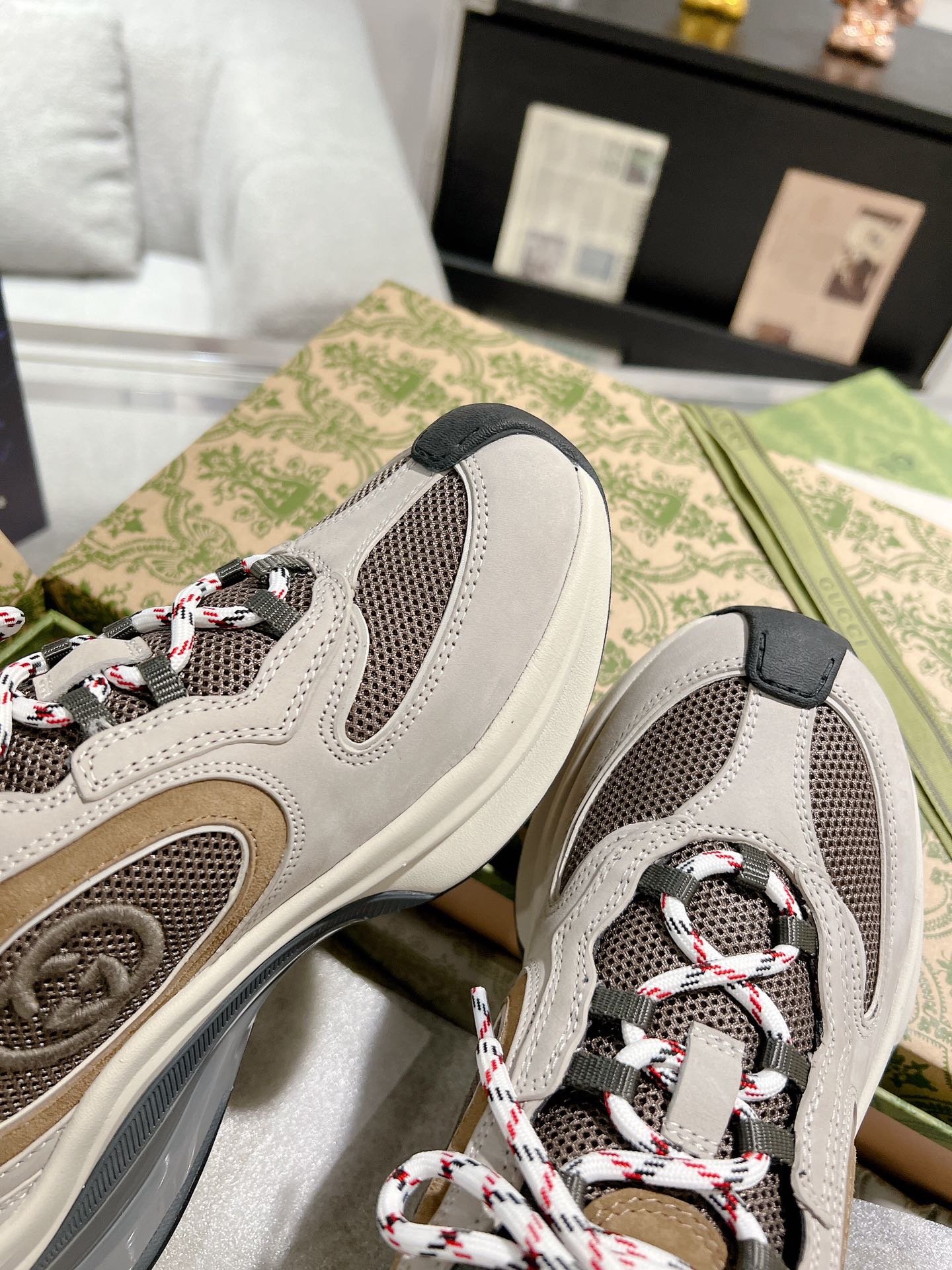 Gucci Run Chunky Sneakers Beige