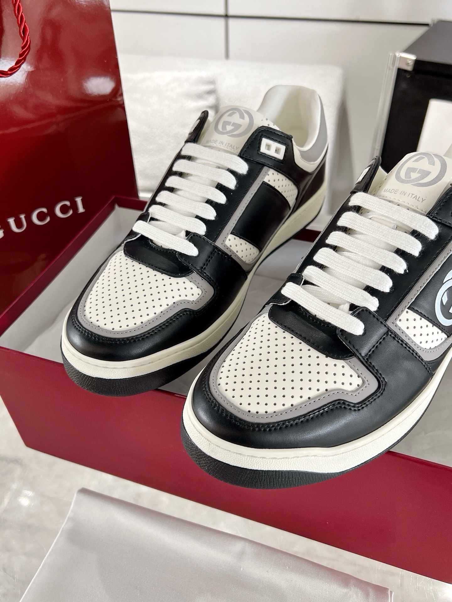 Gucci GG Retro Defense Sneakers Black/White