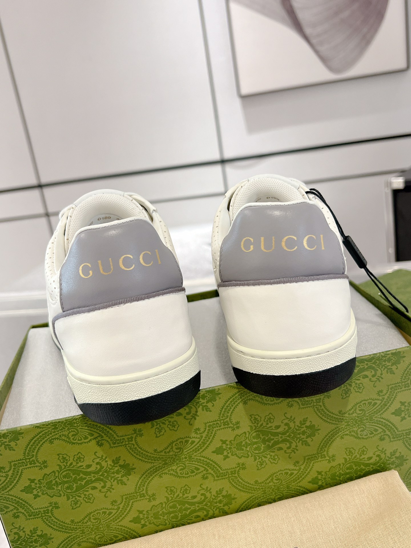 Gucci Interlocking GG Retro Sneakers White/Gray