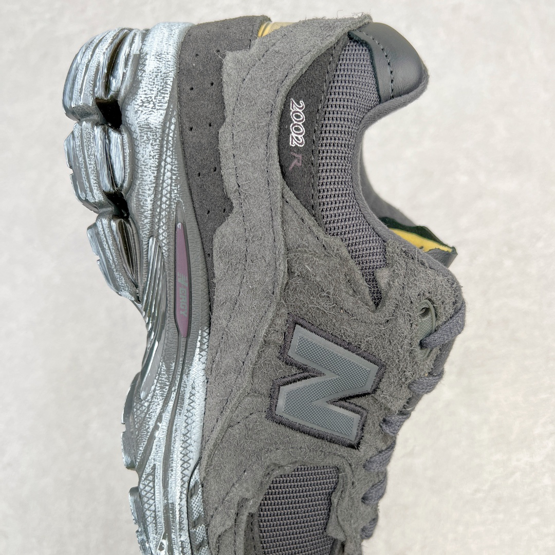New Balance 2002R Suede Runner Grey