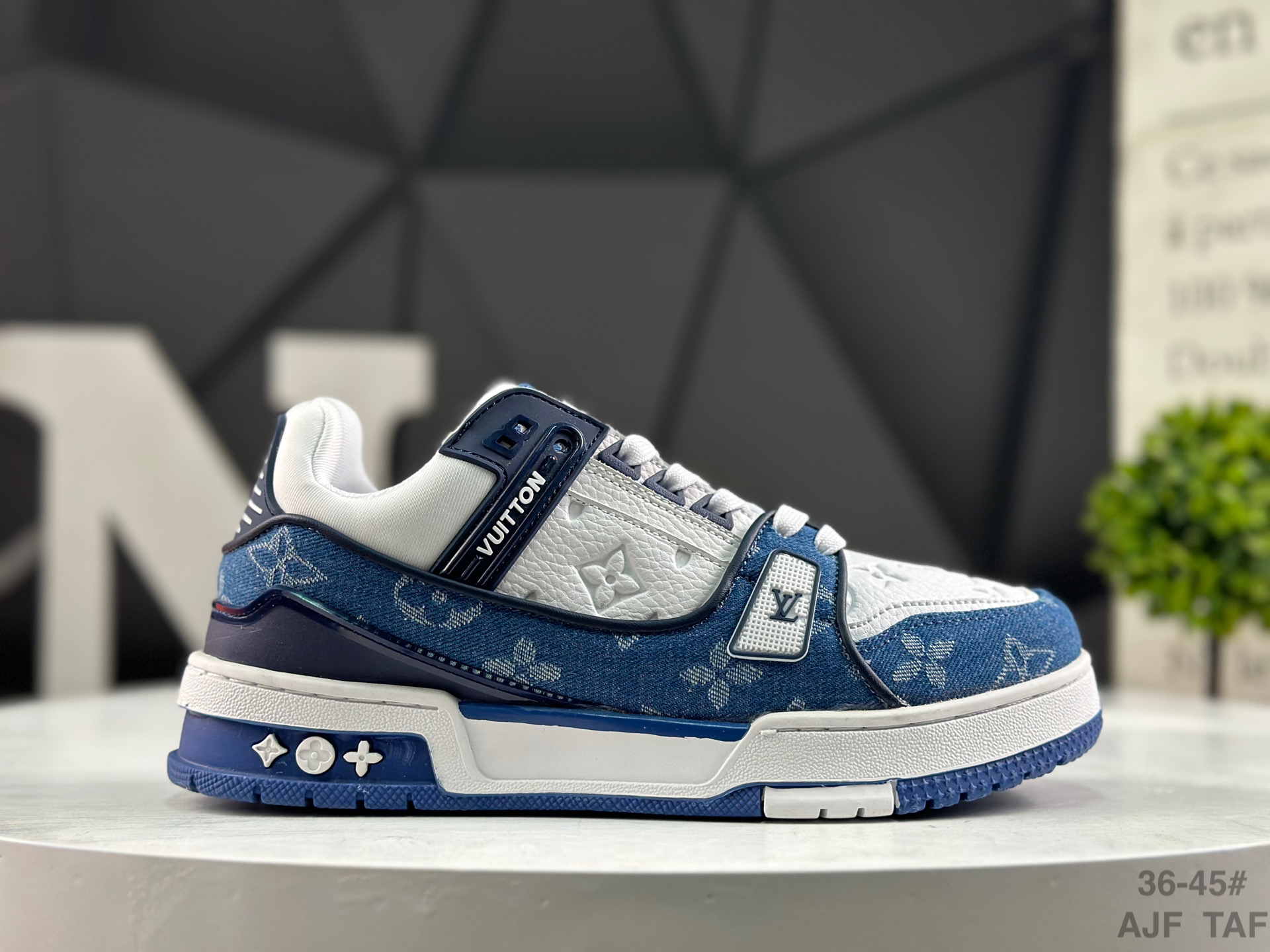Louis Vuitton Trainer Maxi Low Sneaker Multicolor