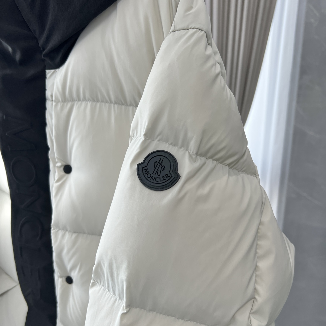 Moncler Madeira Down Jacket Grey/Black