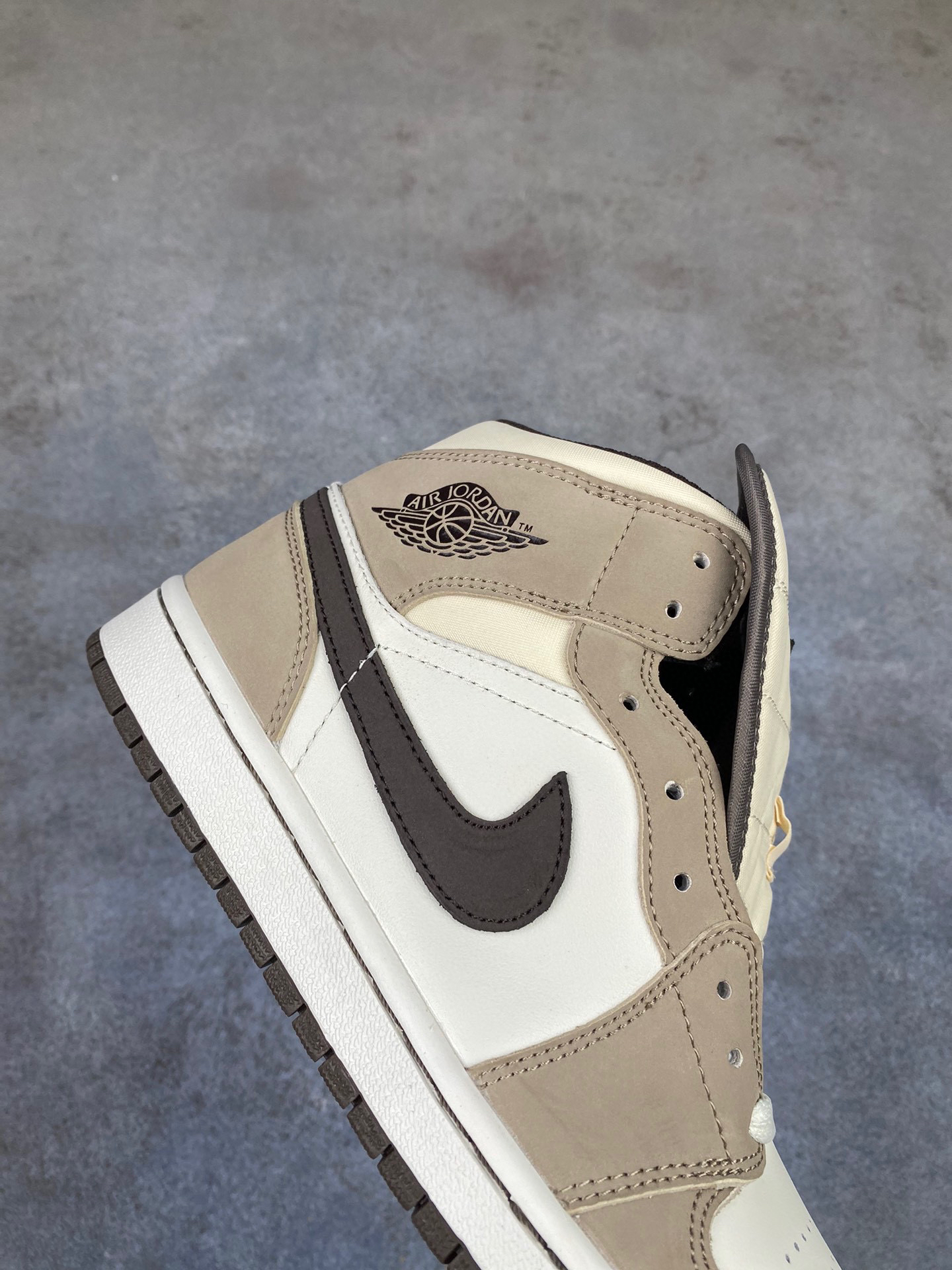 Jordan AJ High Shoes Beige