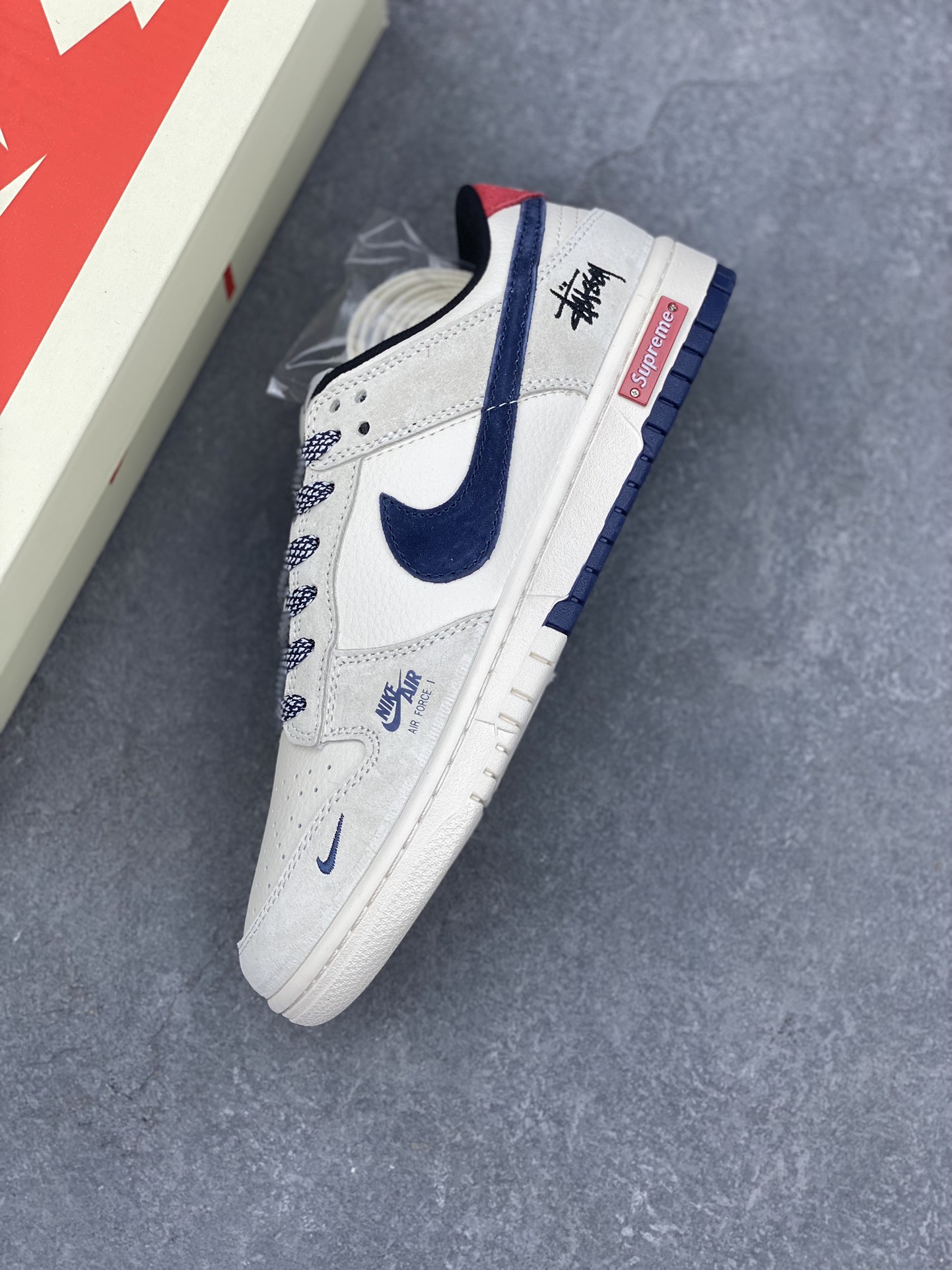Nike SB Dunk Low Navy Cream