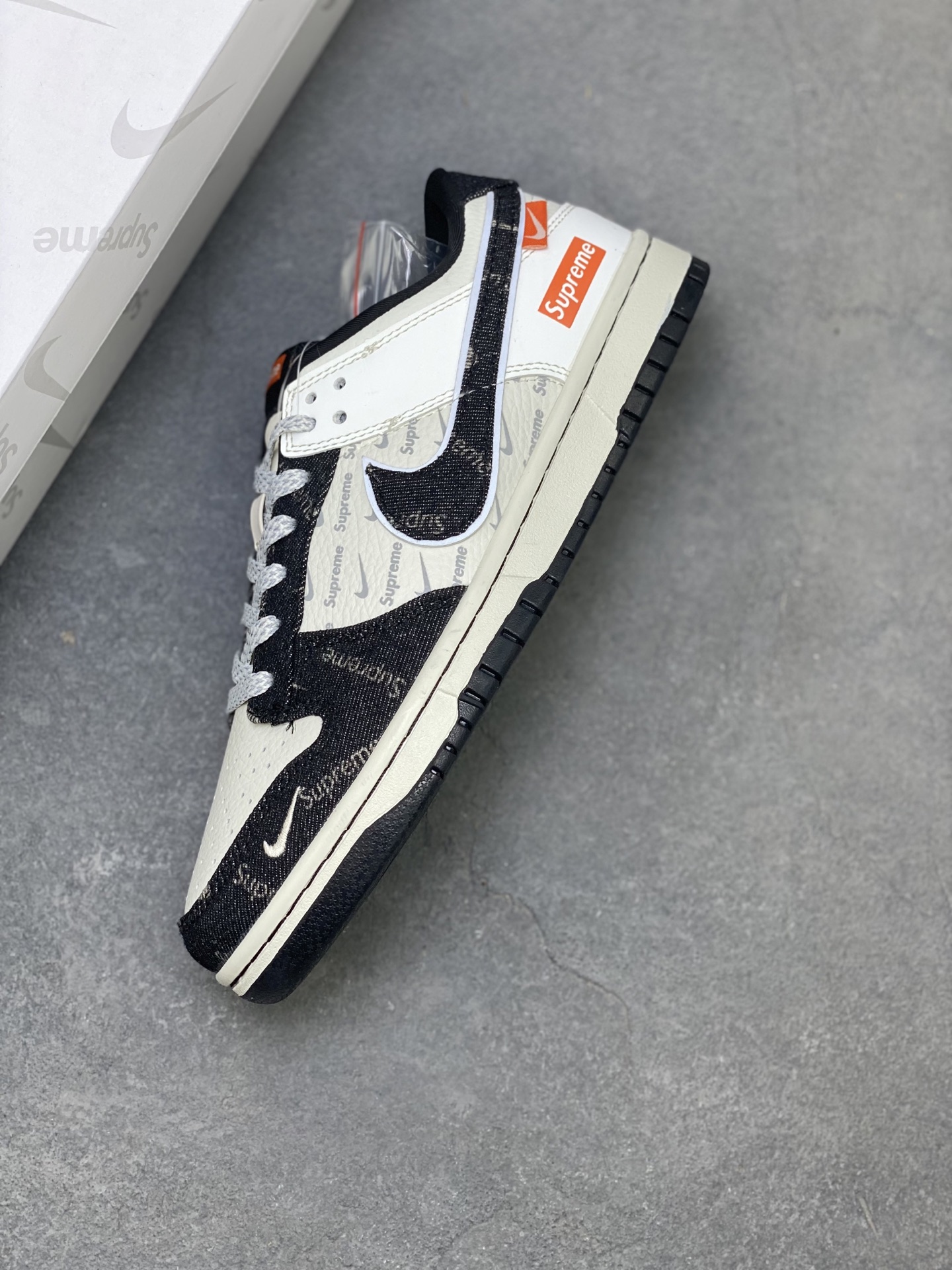 Nike SB Dunk Low Black White