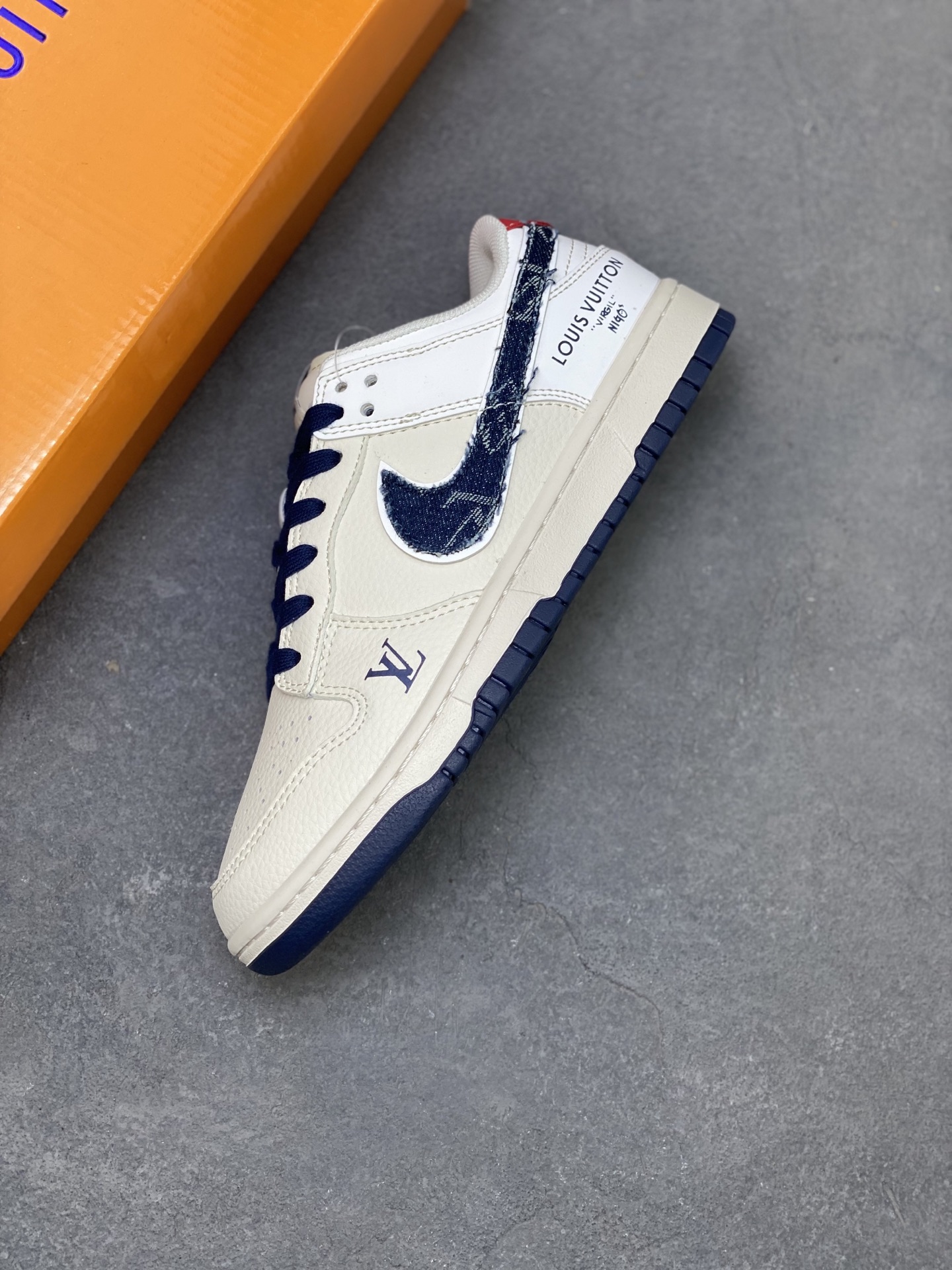 Nike SB Dunk LV White Blue