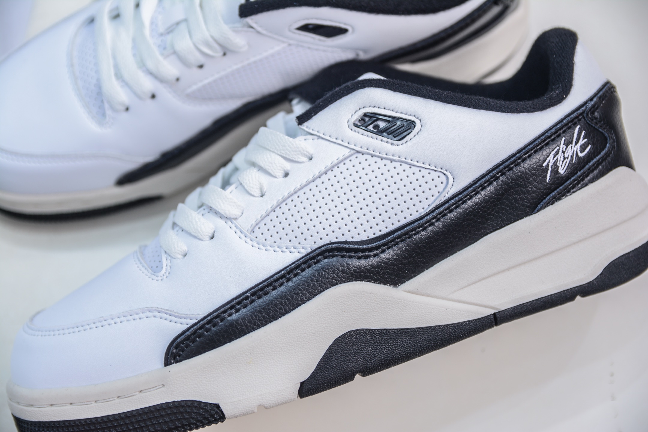 Jordan Flight Court Low Retro Sneaker Black/White