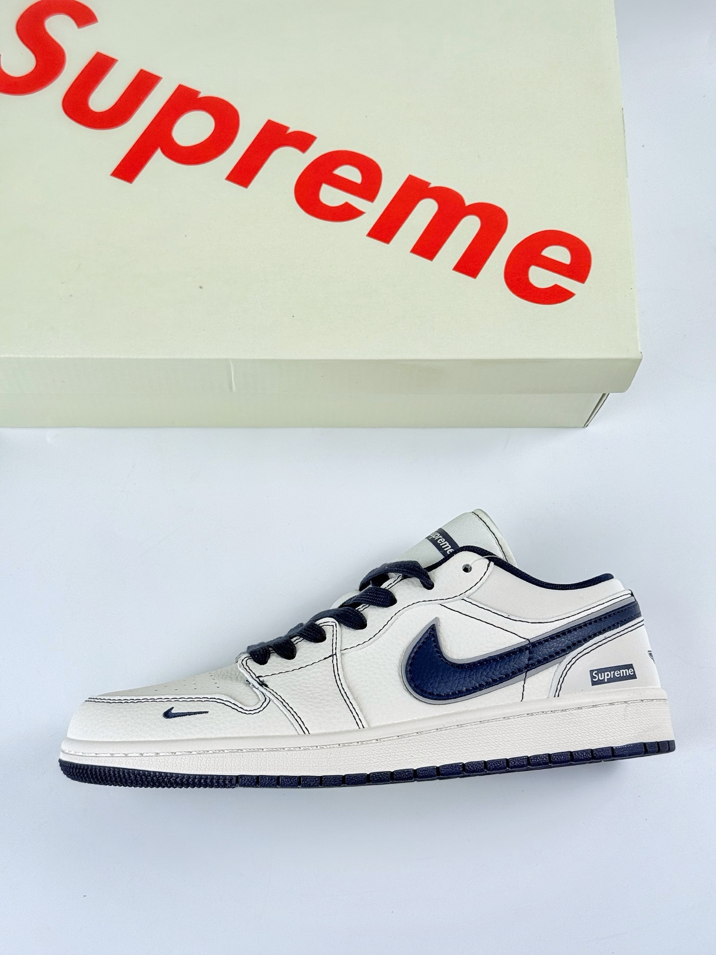 Jordan 1 Retro Low x Supreme Sneakers White/Navy
