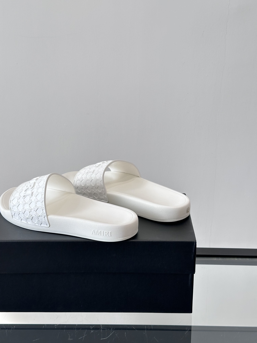 Amiri Embossed Logo Slide Sandals White