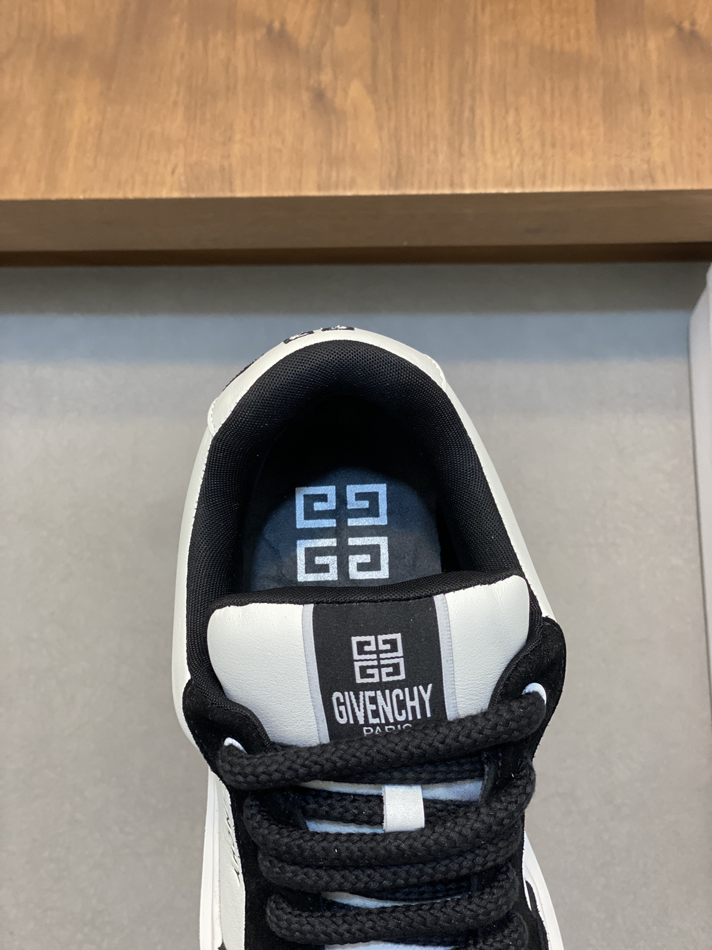 Givenchy Calfskin Low-Top Sneakers Black/White
