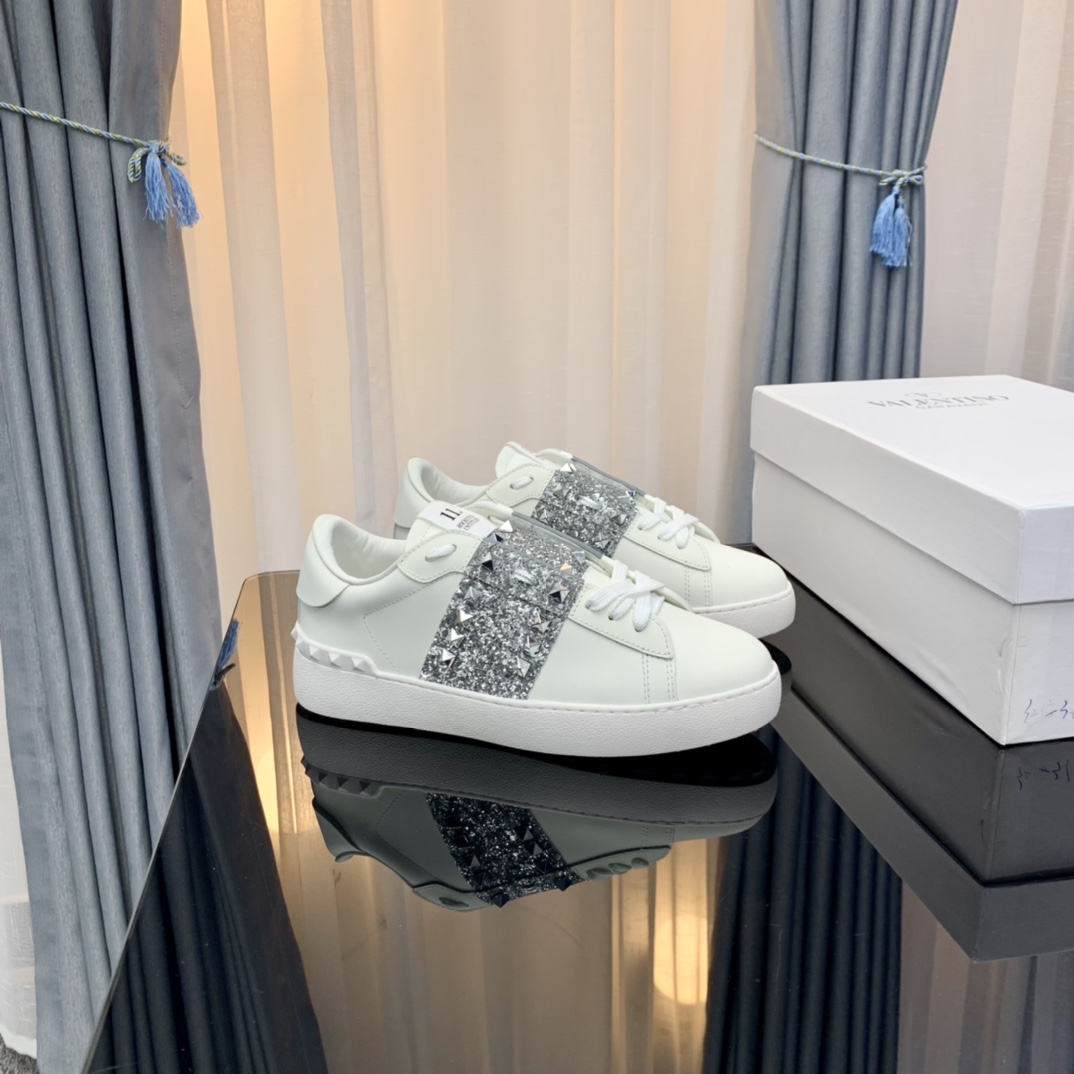 Valentino Rockstud Sneakers White